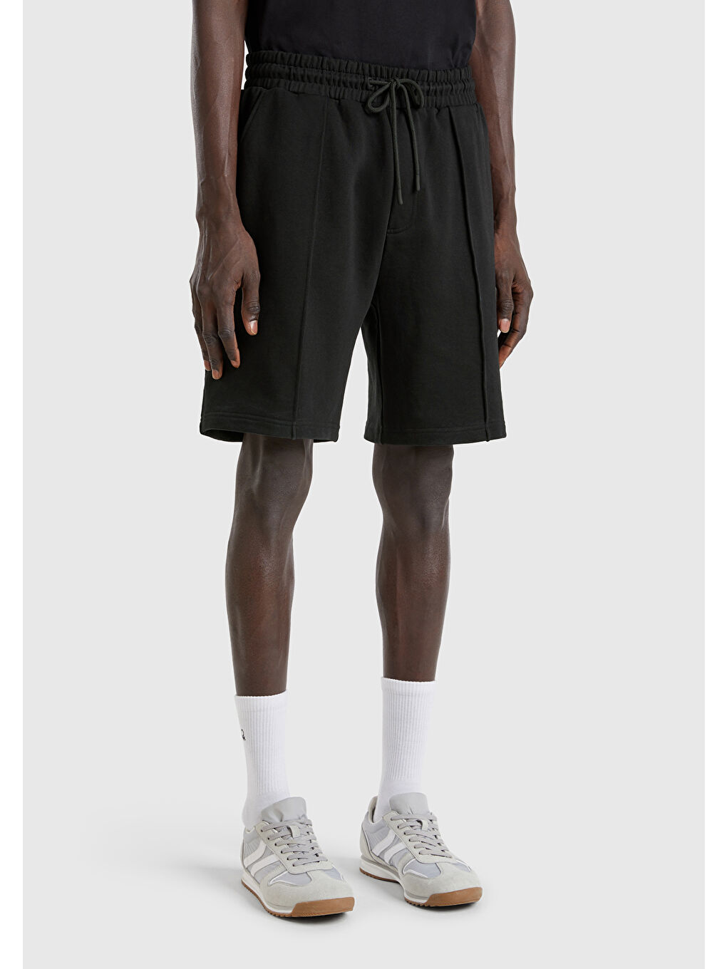 Erkek Siyah %100 Pamuk Logo Detaylı Beli Büzgü İpli Bermuda Şort