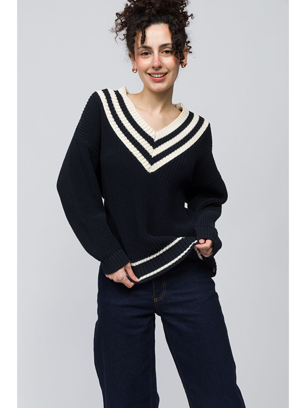 Basel   V Yaka Uzun Kollu Çizgi Detaylı Kazak   Lacivert Renk