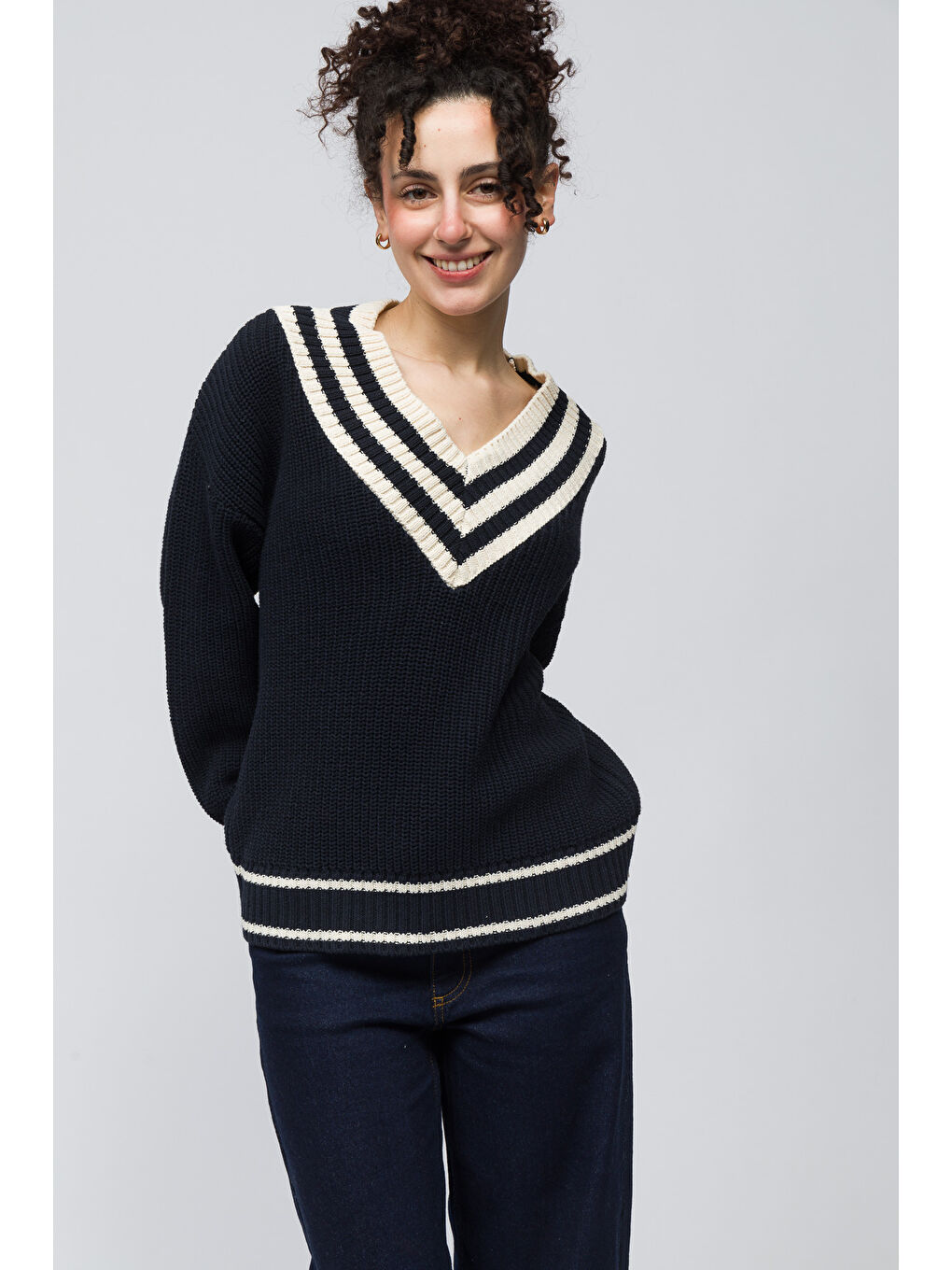 Basel   V Yaka Uzun Kollu Çizgi Detaylı Kazak   Lacivert Renk-2