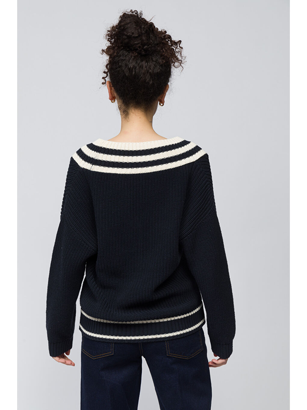 Basel   V Yaka Uzun Kollu Çizgi Detaylı Kazak   Lacivert Renk-3