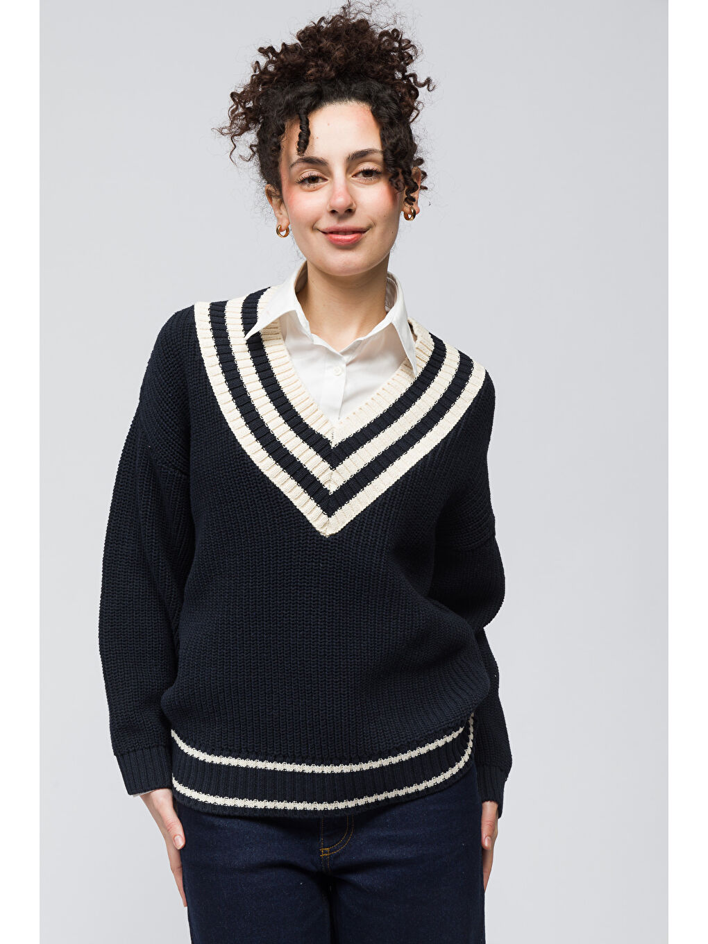 Basel   V Yaka Uzun Kollu Çizgi Detaylı Kazak   Lacivert Renk-4