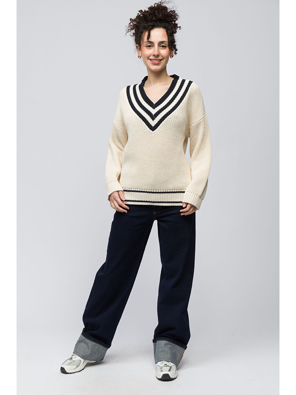 Basel   V Yaka Uzun Kollu Çizgi Detaylı Kazak   Ekru Renk-1