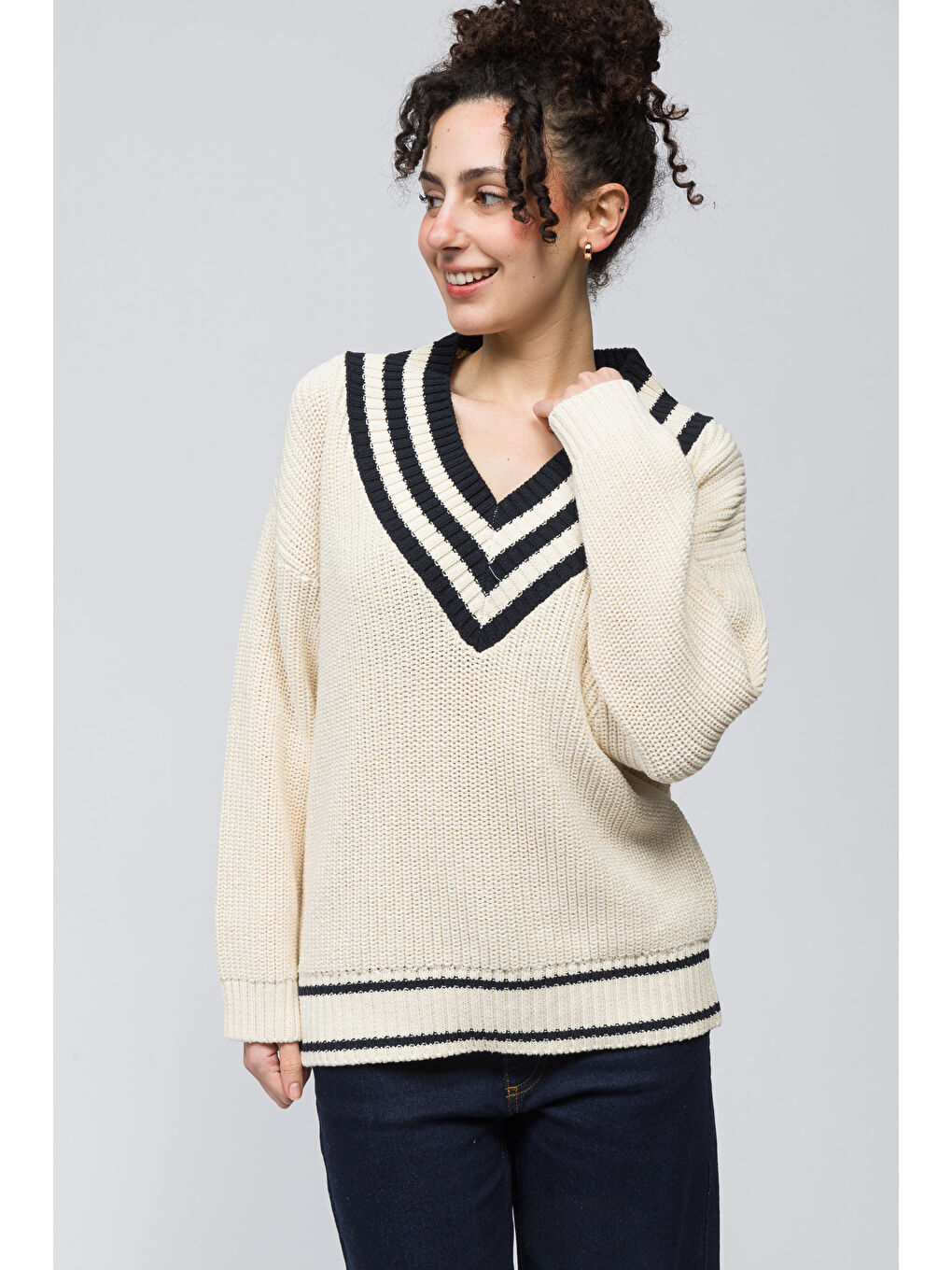 Basel   V Yaka Uzun Kollu Çizgi Detaylı Kazak   Ekru Renk-2