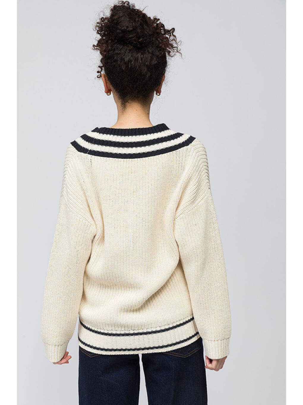Basel   V Yaka Uzun Kollu Çizgi Detaylı Kazak   Ekru Renk-4