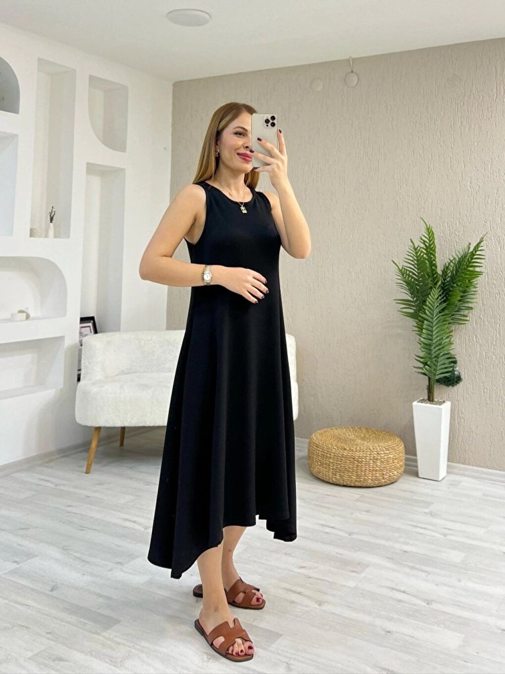 Siyah Kadın Askılı Yuvarlak Yakalı Asimetrik Kesim Detaylı Viskon Elbise-1
