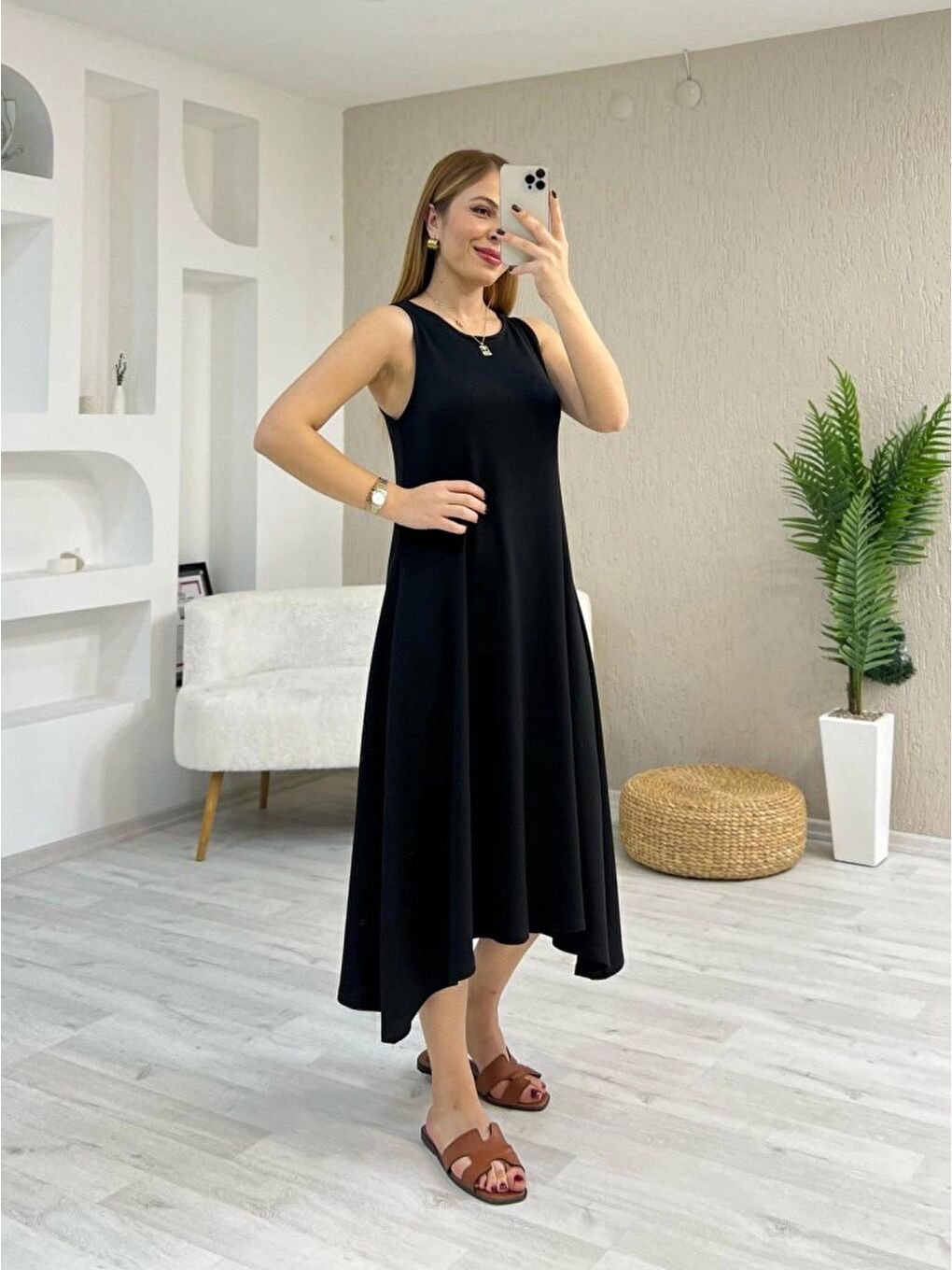 Siyah Kadın Askılı Yuvarlak Yakalı Asimetrik Kesim Detaylı Viskon Elbise-3
