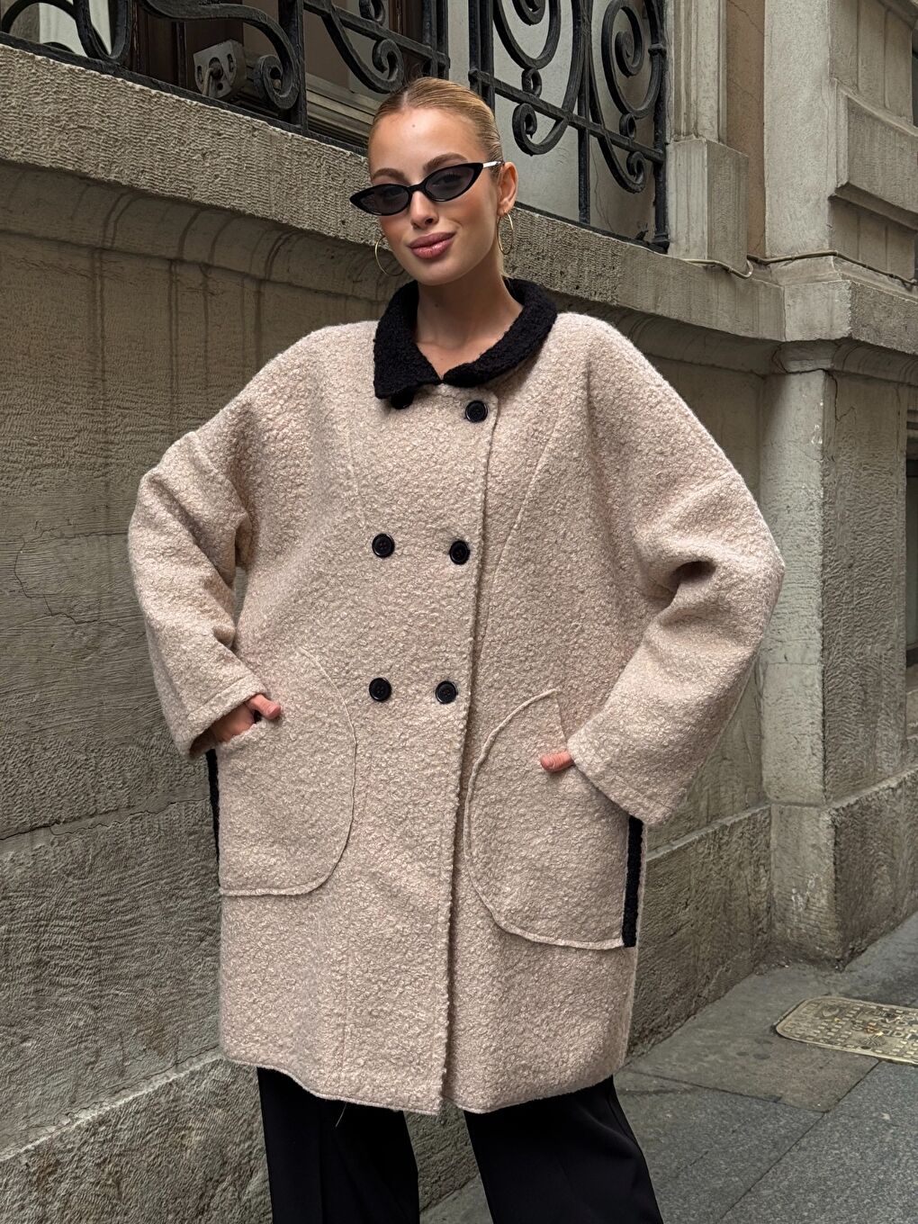 Buklet Kumaş Yaka Detay Düğmeli Mont Bej-2