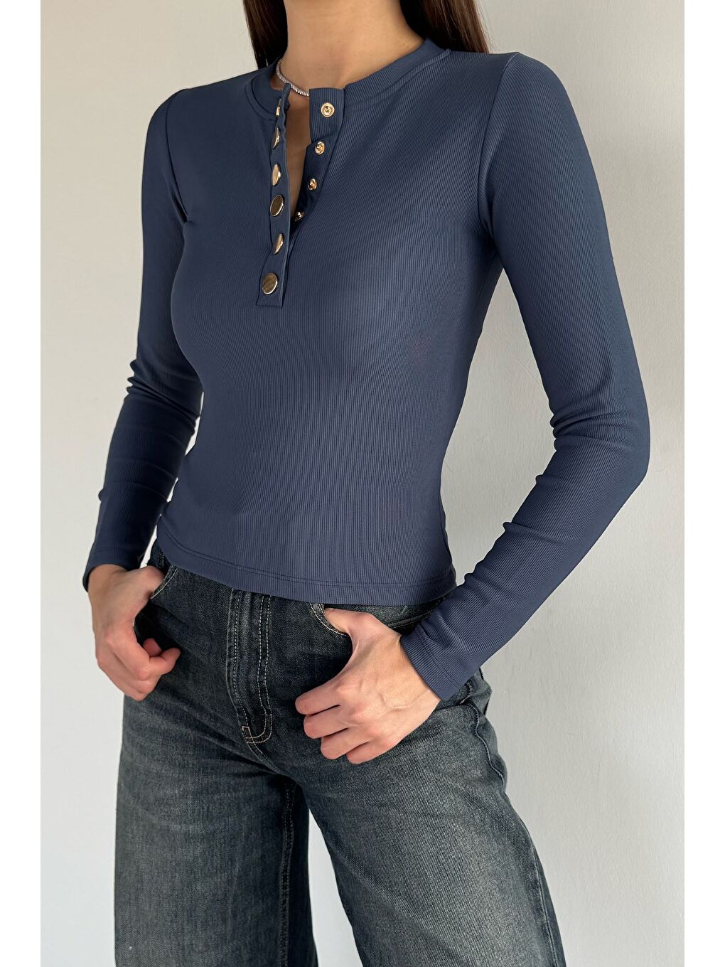 İndigo Kadın Gold Çıtçıtlı Kendinden Çizgi Desenli Bluz-1