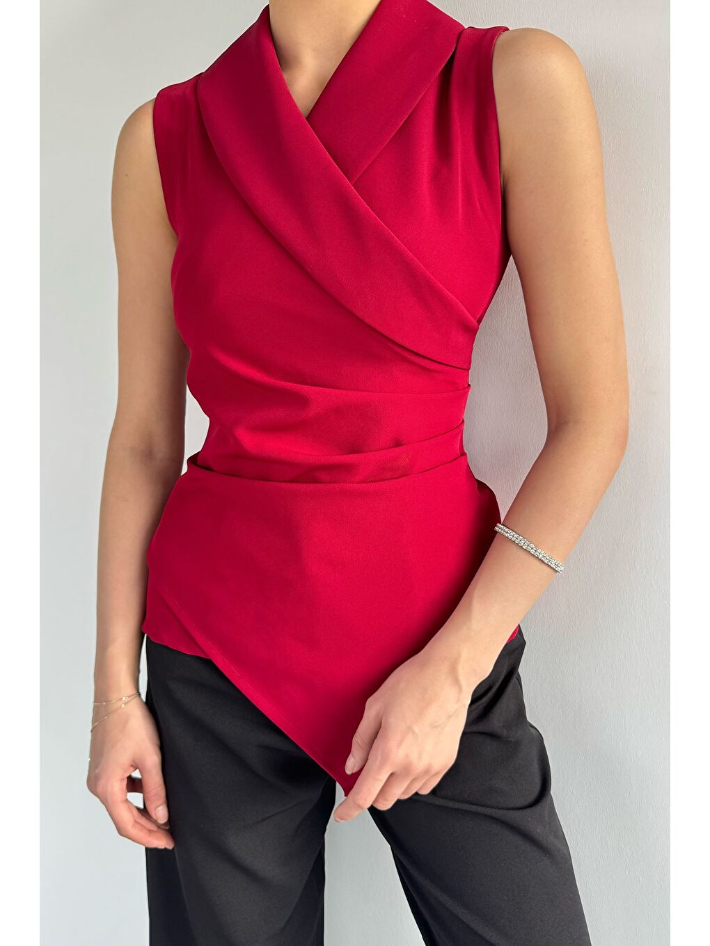 Bordo Kadın Kruvaze Yaka Drape Detaylı Asimetrik Bluz-1