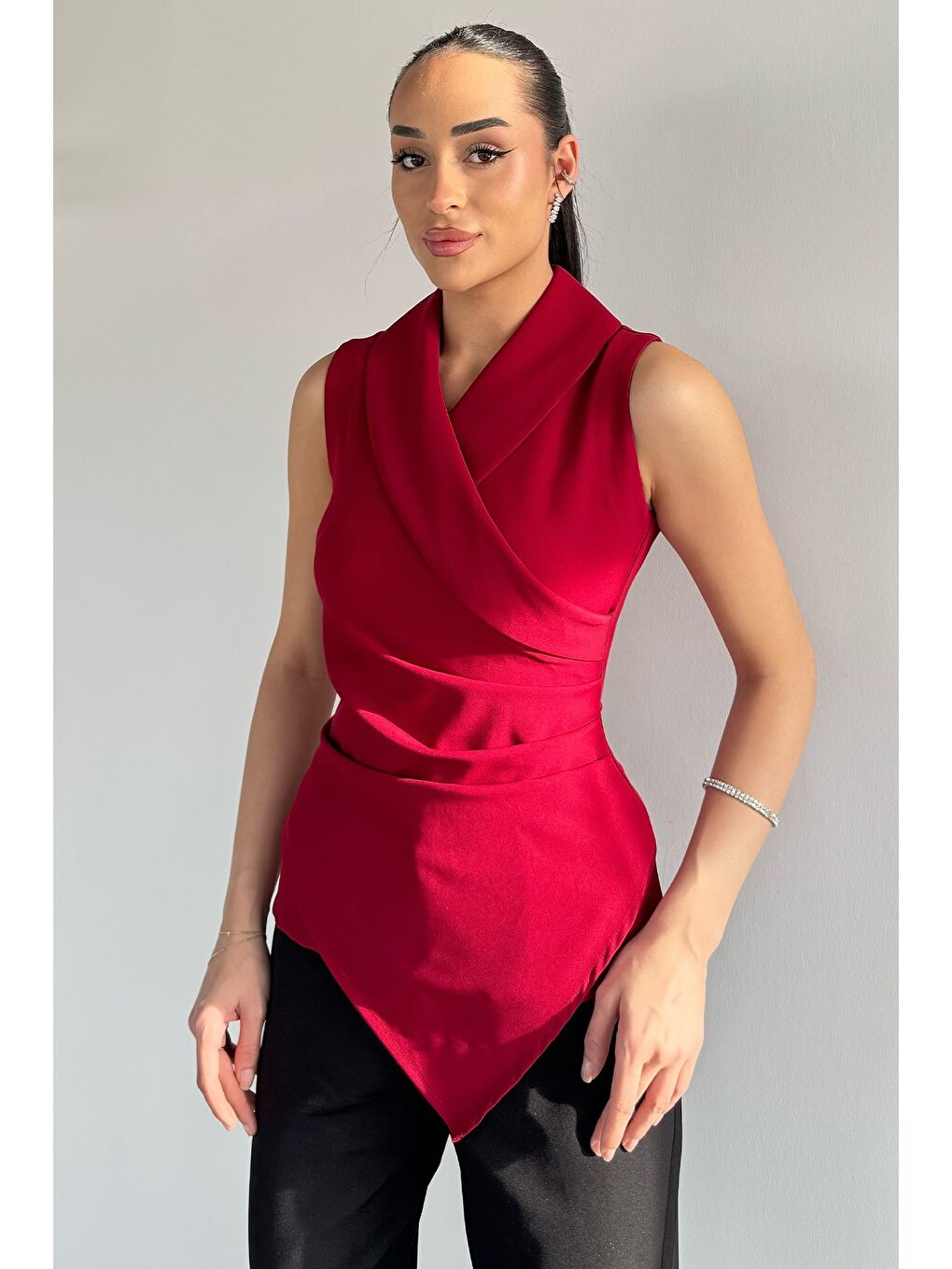 Bordo Kadın Kruvaze Yaka Drape Detaylı Asimetrik Bluz-2