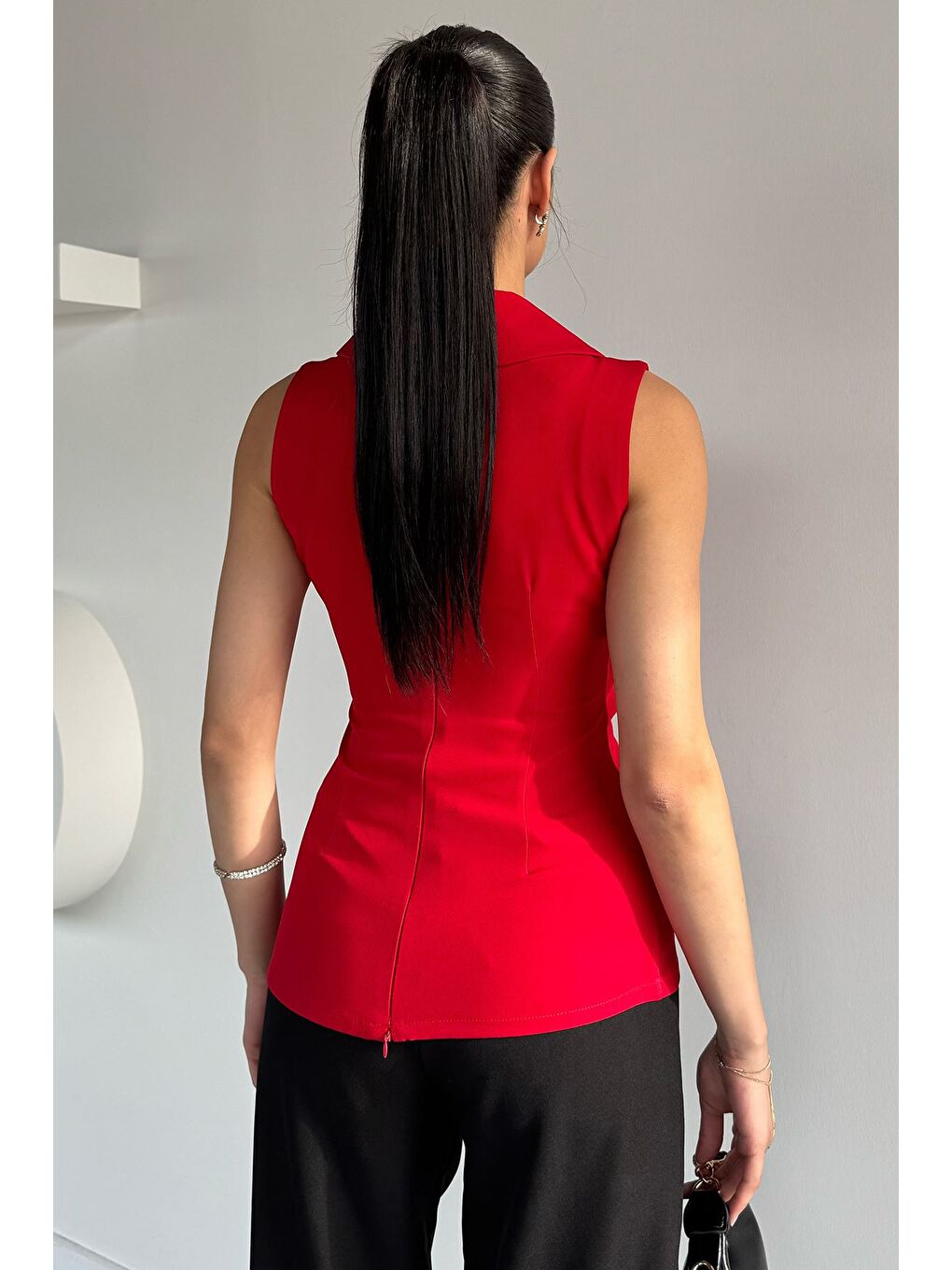 Kırmızı Kadın Kruvaze Yaka Drape Detaylı Asimetrik Bluz-2