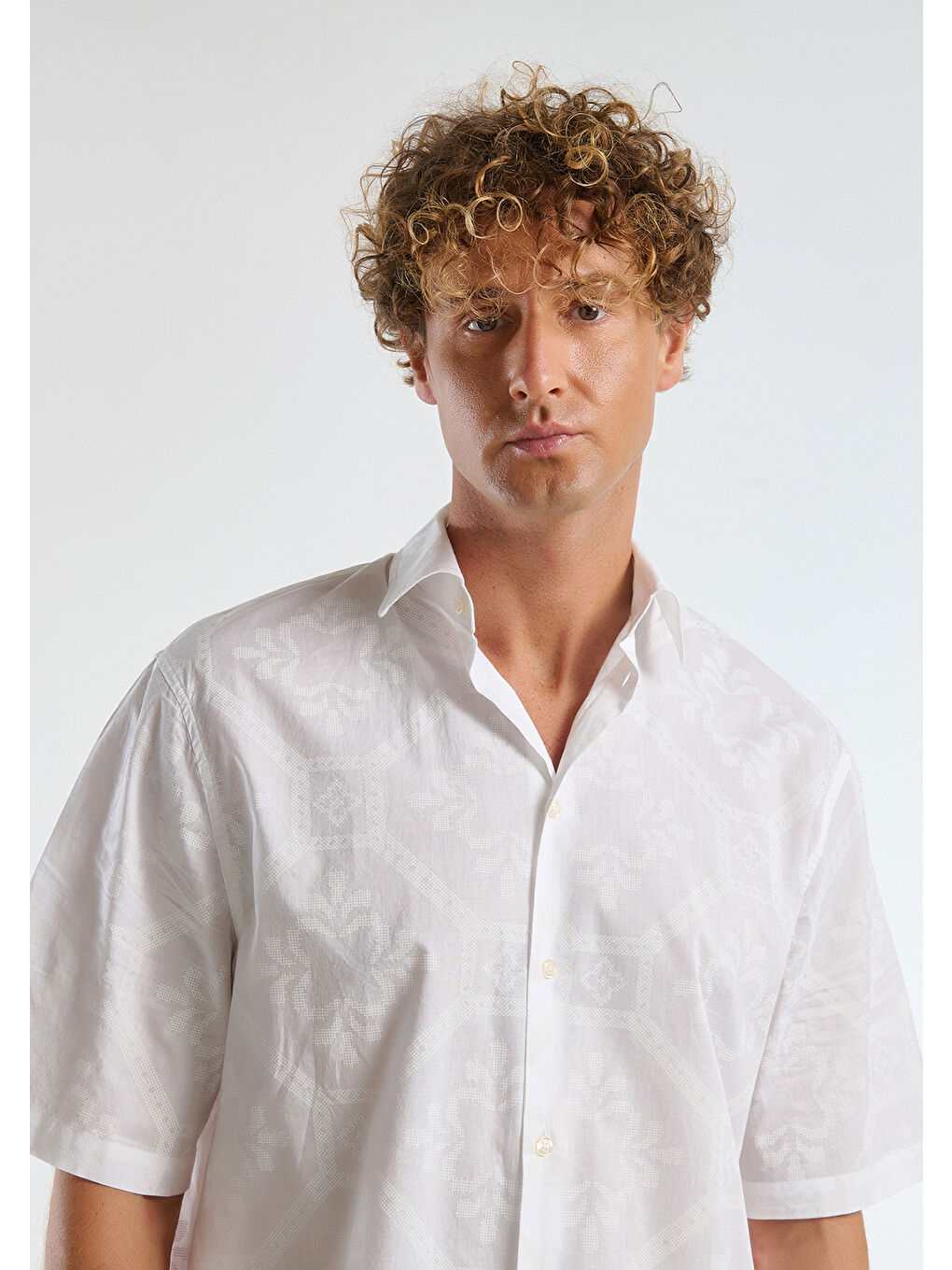 Erkek Beyaz %100 Pamuk Kısa Kollu Desenli Gömlek-1