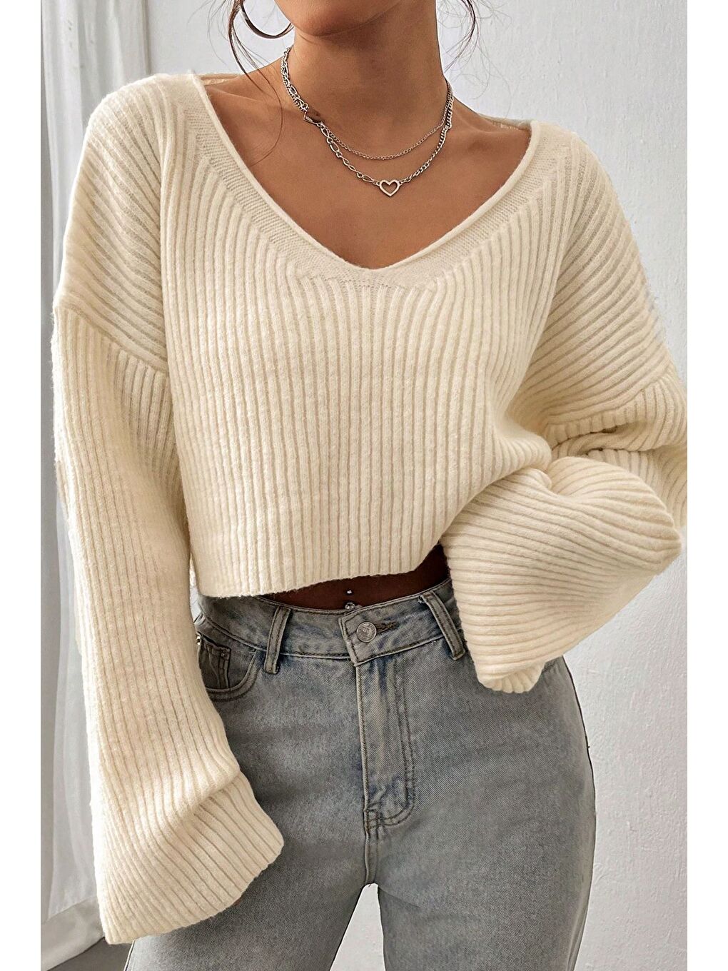 Ekru V Yaka Crop Top Salaş Triko Bluz-3