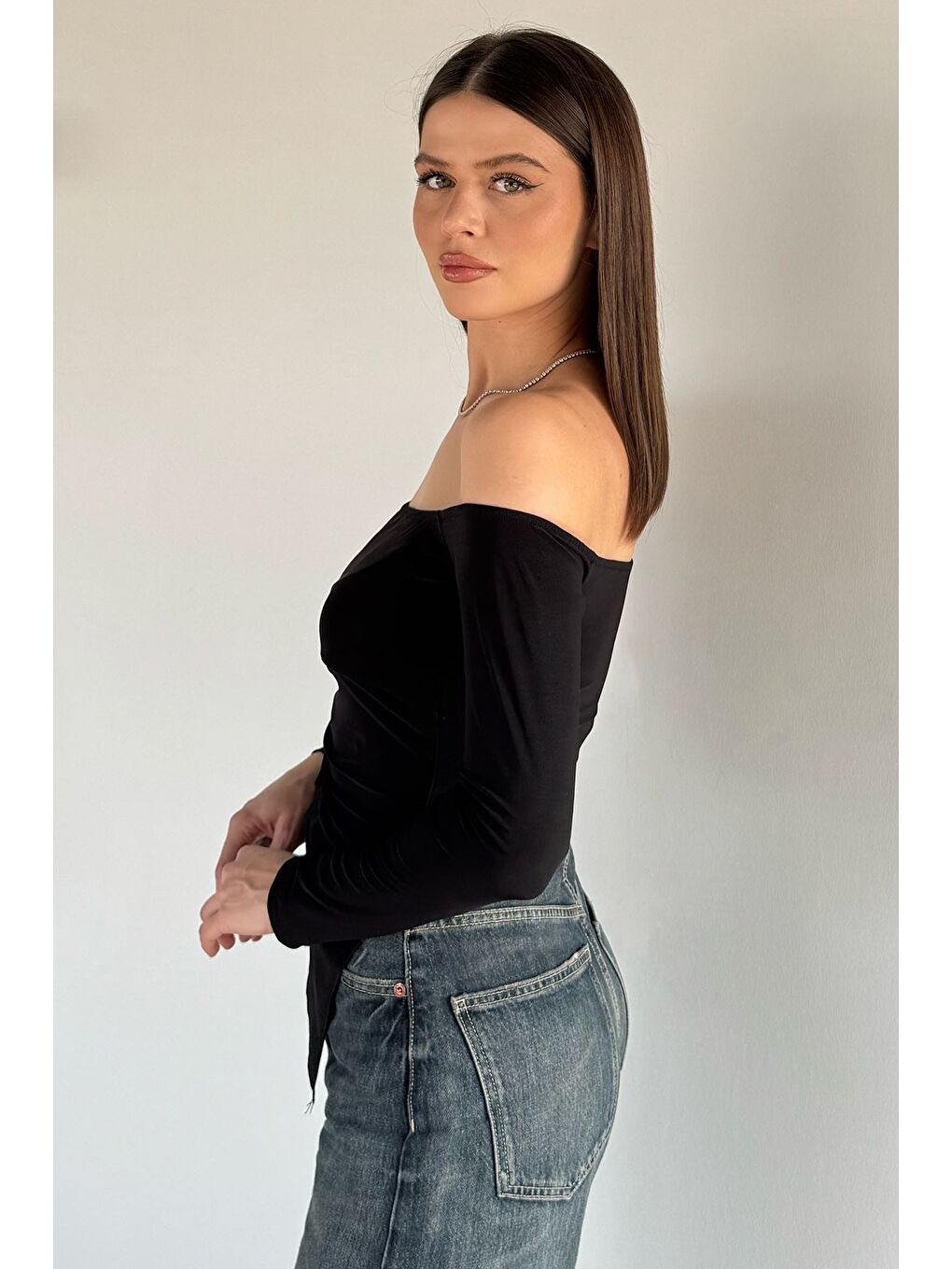 Siyah Kadın Ön Büzgü Detaylı Elastanlı Asimetrik Kesim Crop Top Bluz-3