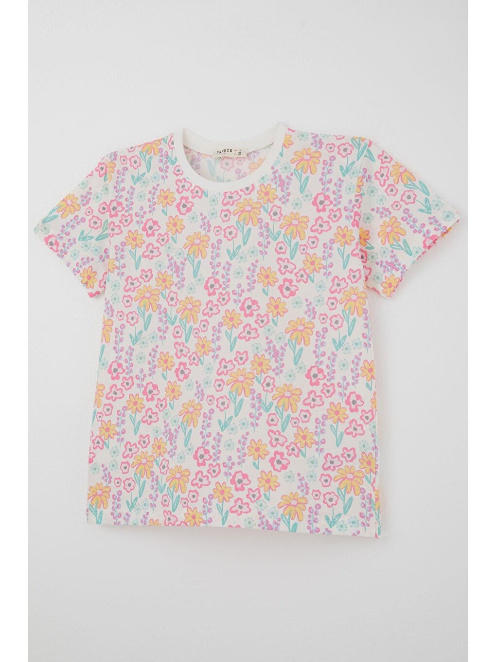 Kız Çocuk Şortlu Pijama Takımı Renkli Çiçek Desenli Beyaz (4-8 Yaş)-7