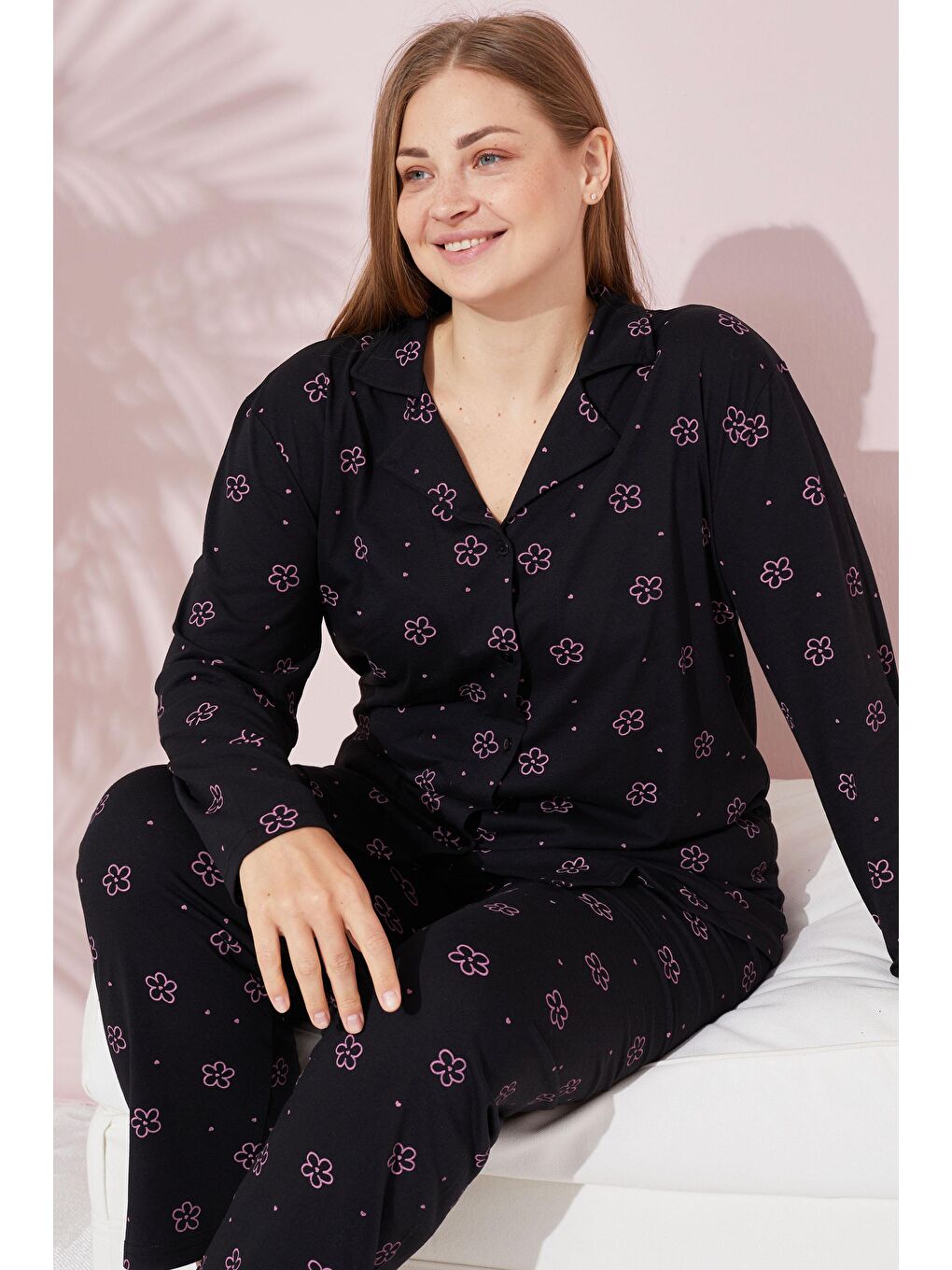 Siyah İnci Siyah Pembe Çiçek Desenli Curve Büyük Beden Düğmeli Pamuklu Pijama Takımı - 2