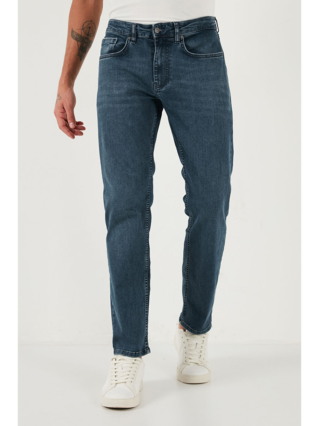 Mavi Pamuklu Comfort Fit Normal Bel Boru Paça Jeans 4412C02TEXAS-4