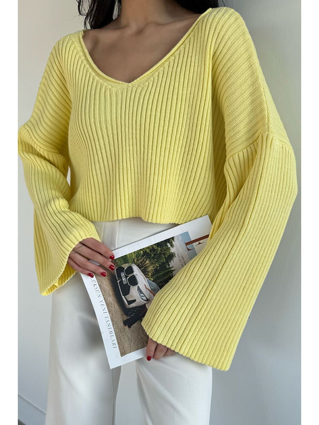 Sarı V Yaka Crop Top Salaş Triko Bluz