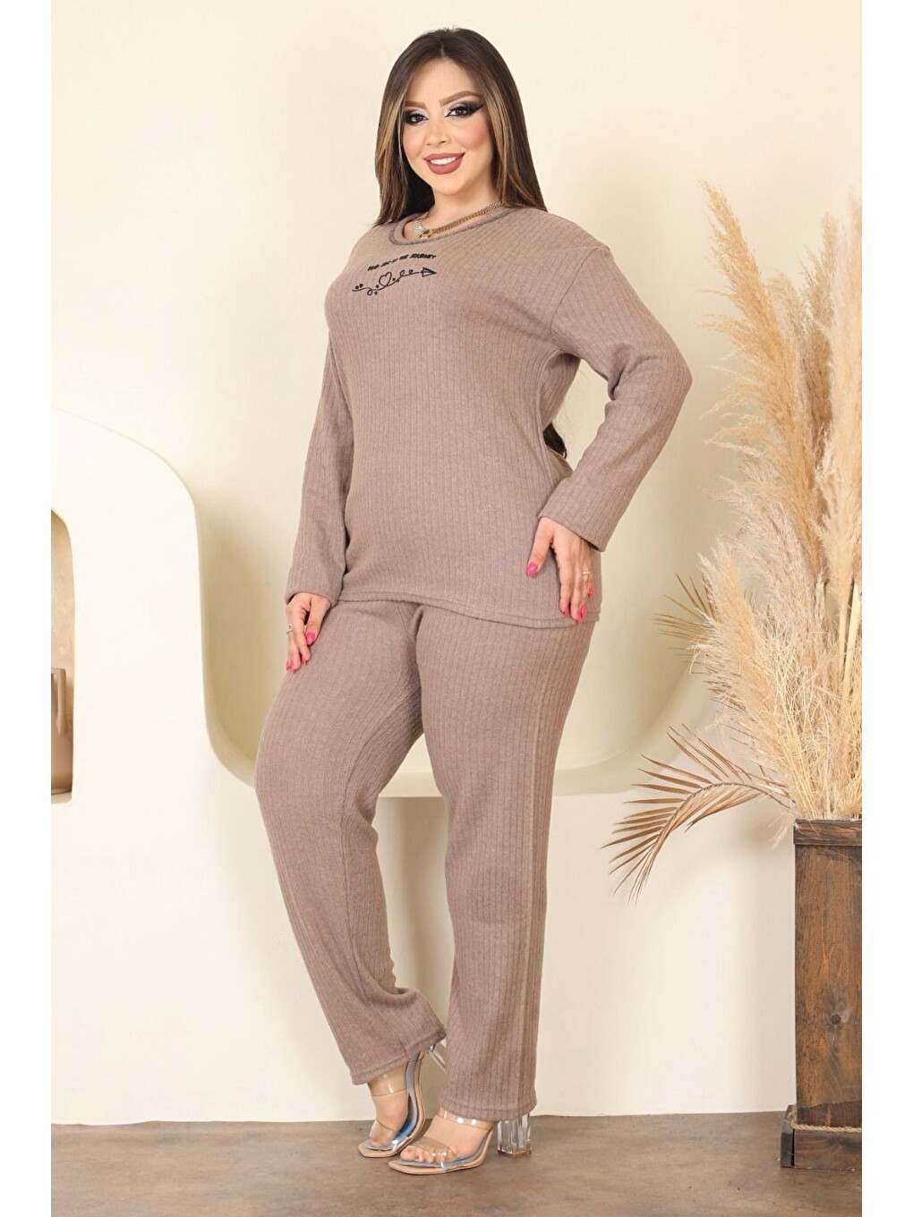 Kahverengi Love Baskılı Büyük Beden Pijama Takımı-1