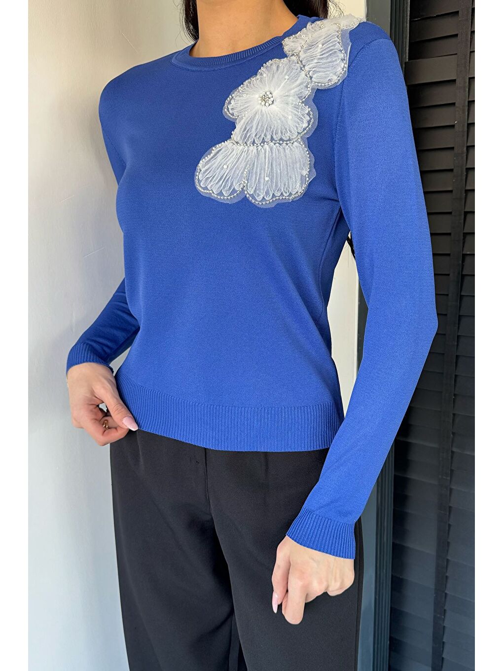 Mavi Kadın Bisiklet Yaka Çiçek Figürlü Triko Bluz-2