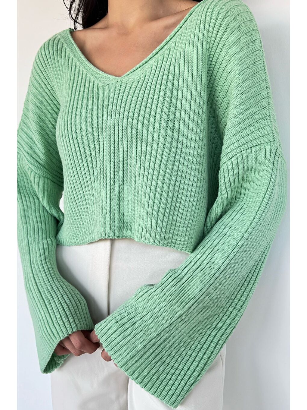 Yeşil V Yaka Crop Top Salaş Triko Bluz-1