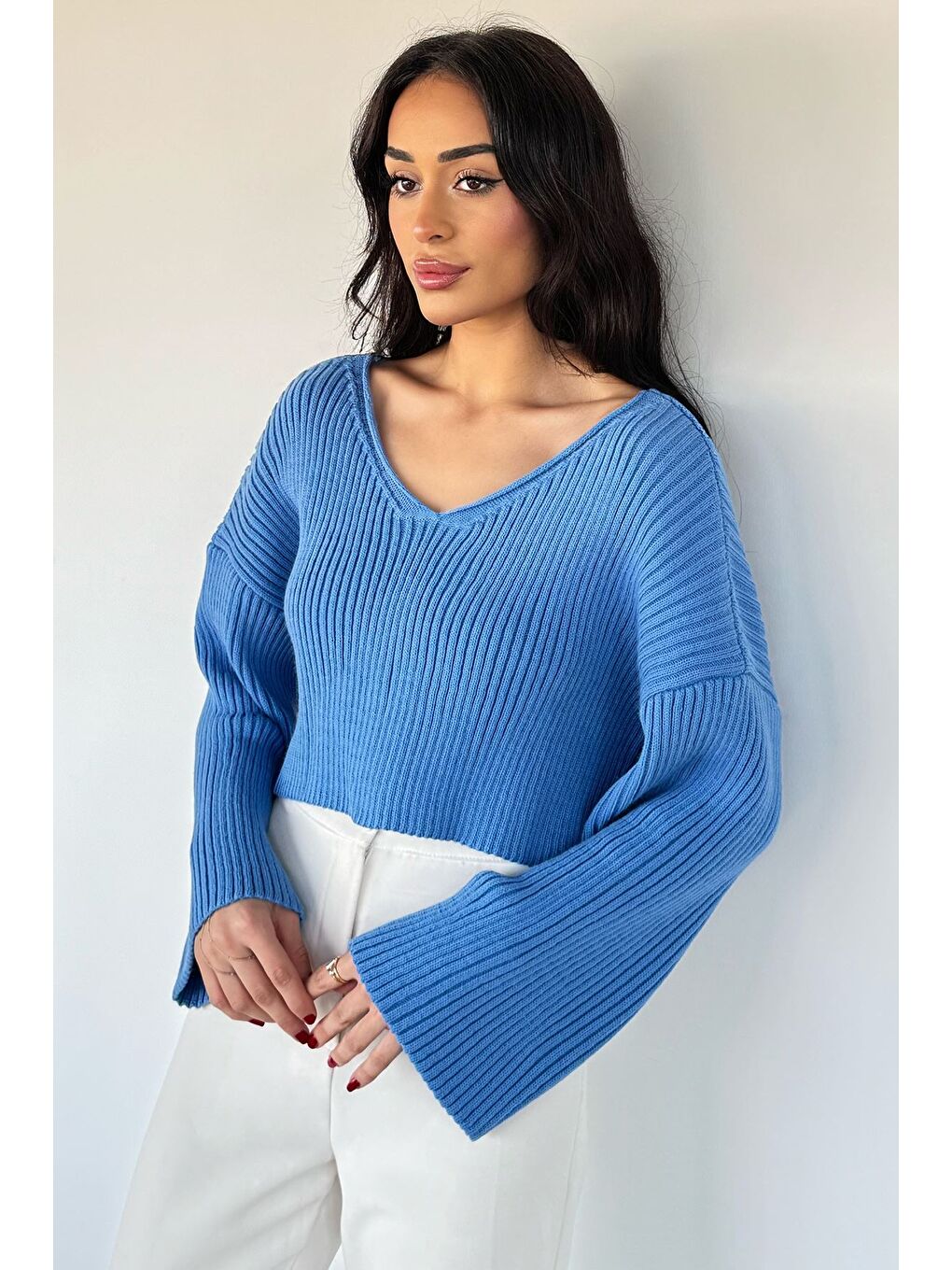 Mavi V Yaka Crop Top Salaş Triko Bluz-1