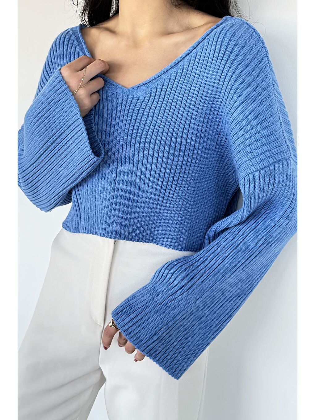 Mavi V Yaka Crop Top Salaş Triko Bluz-2