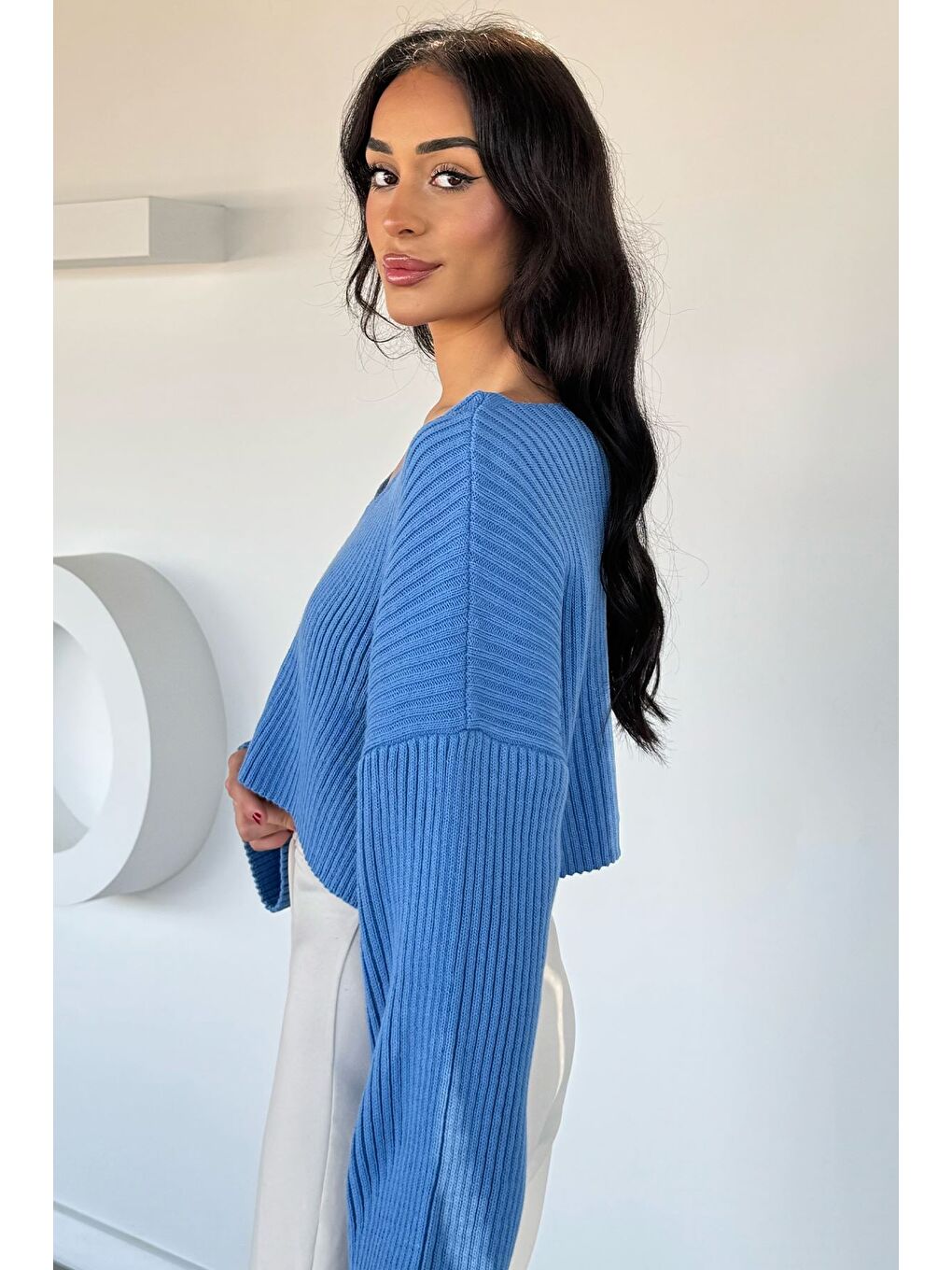 Mavi V Yaka Crop Top Salaş Triko Bluz-3