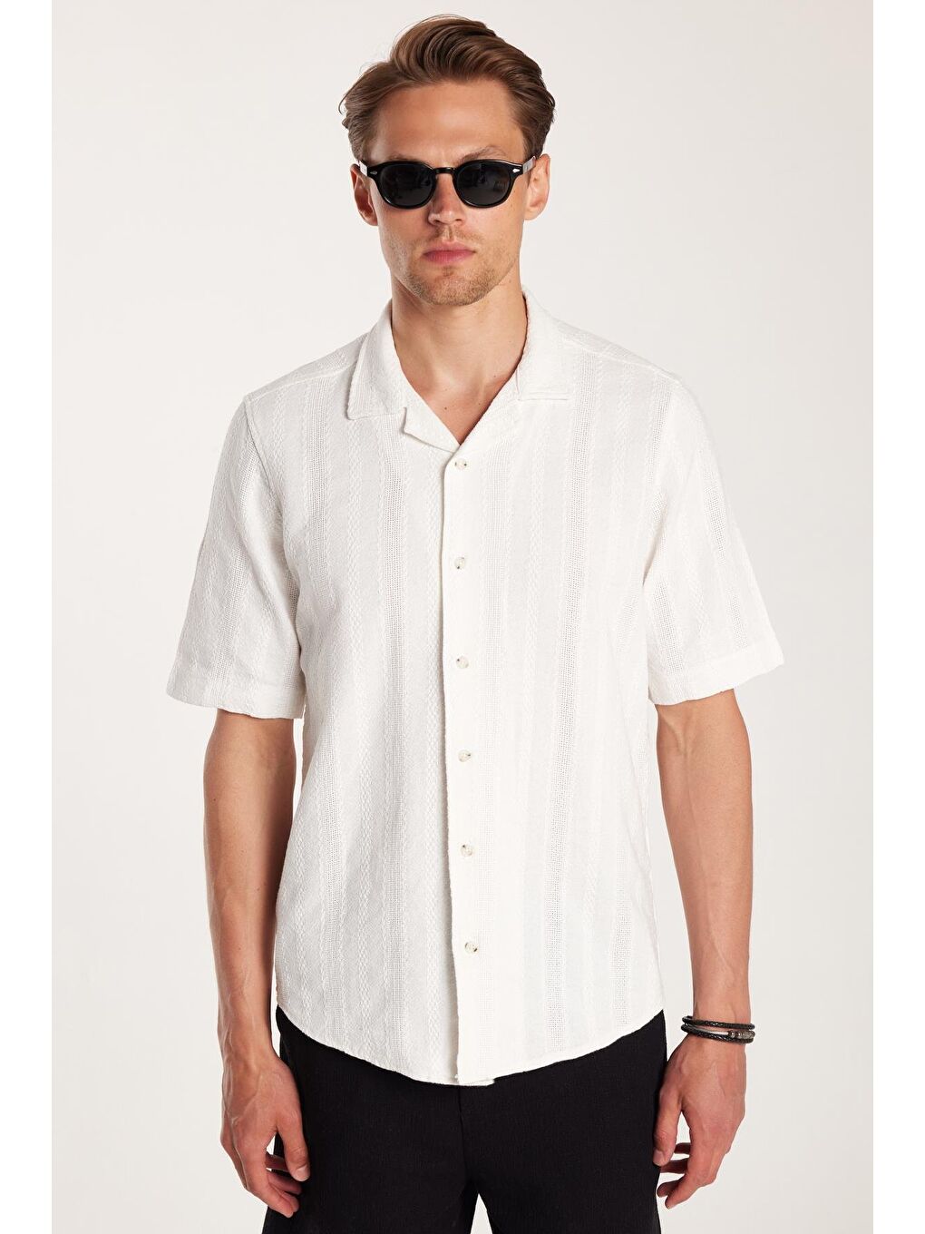 Erkek Regular Fit Klasik Kesim %100 Pamuk Keten Efekt Kısa Kollu Spor Apaş Yaka Beyaz Gömlek-3