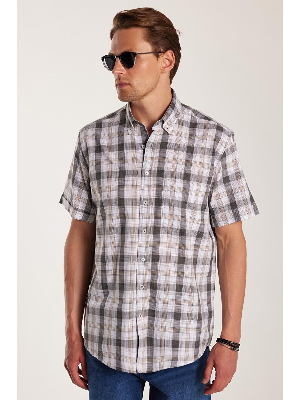 Karışık Erkek Regular Fit Klasik Kesim %100 Pamuk Keten Doku Cepli Kareli Kısa Kollu Düğmeli Yaka Gömlek-1