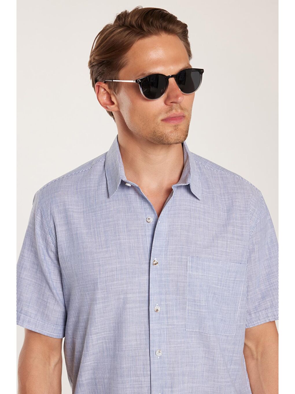 Lacivert Erkek Regular Fit Klasik Kesim %100 Pamuk Keten Doku Tek Cep Çizgili Kısa Kollu Gömlek