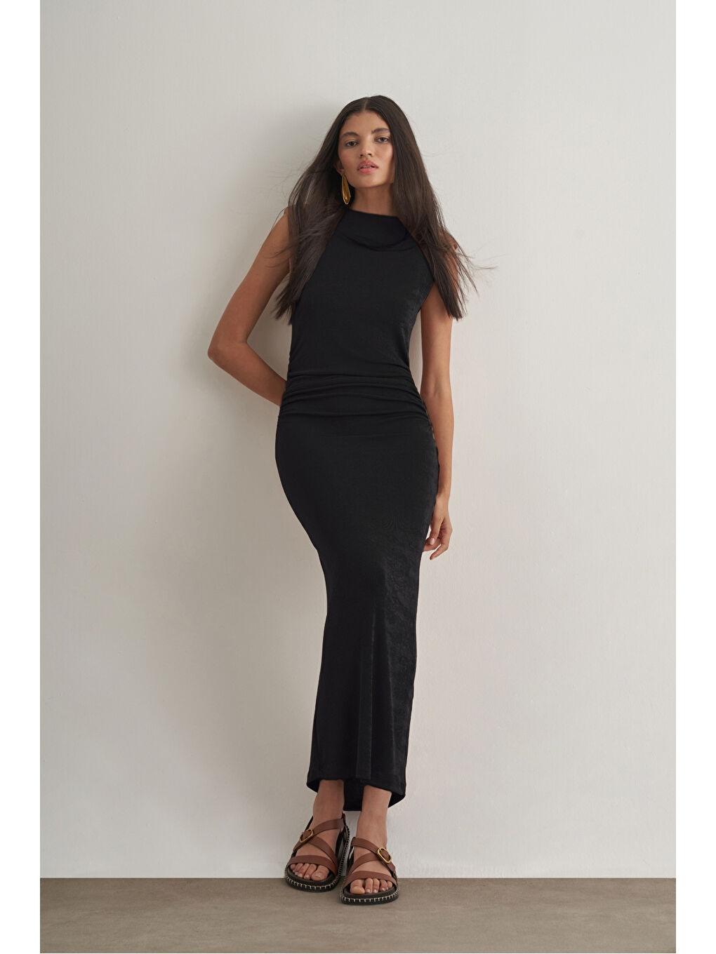 Yan büzgü Detaylı Vatkalı Uzun Kolsuz Siyah Bodycon Elbise-1