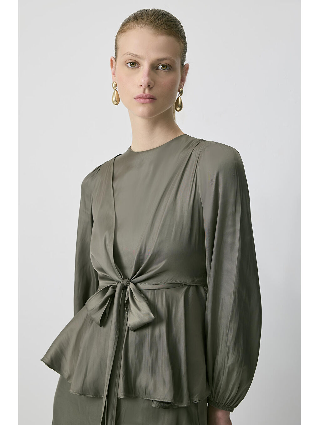 Haki Önden Bağlamalı Saten Bluz Etek Takım-1