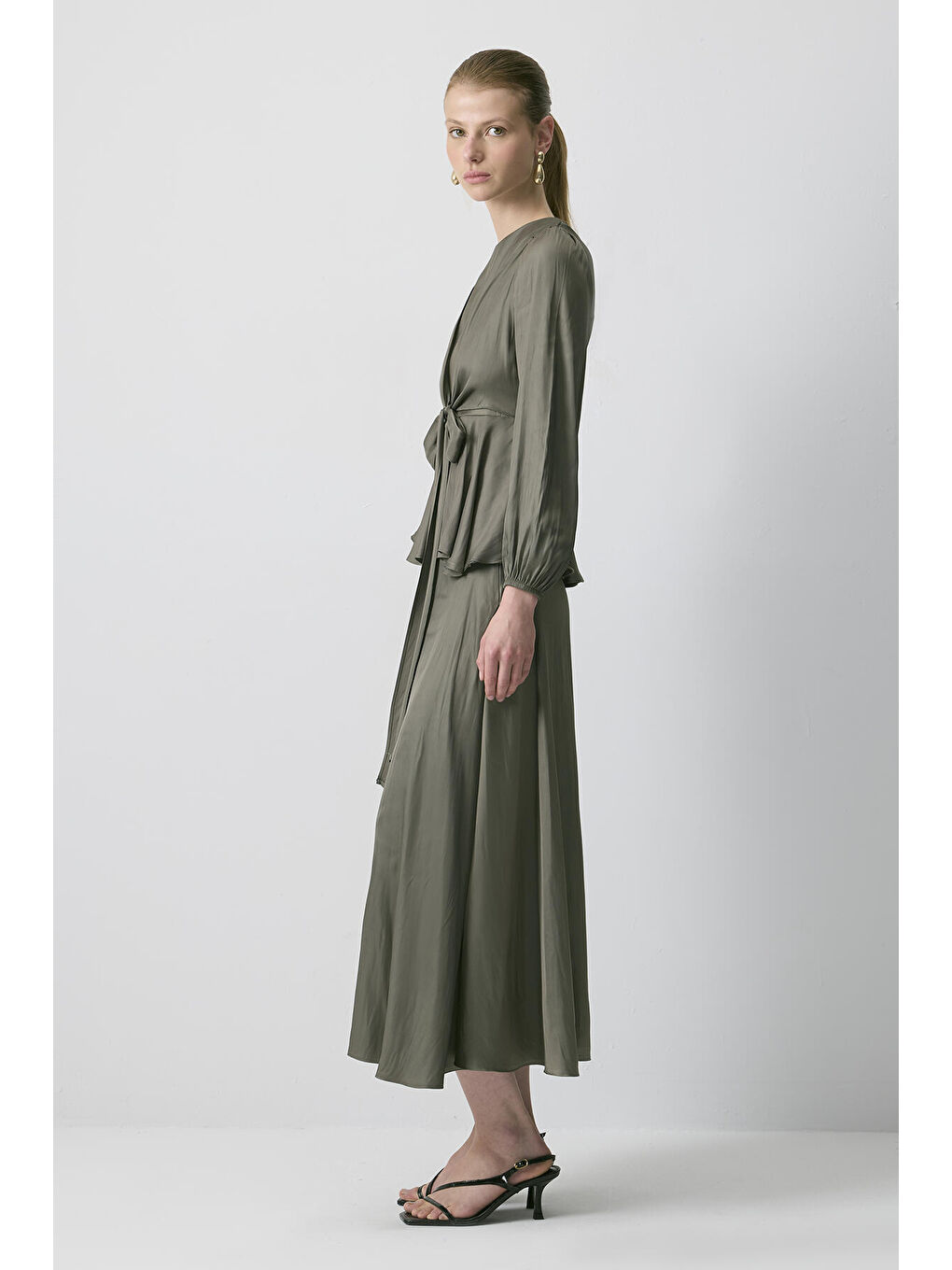 Haki Önden Bağlamalı Saten Bluz Etek Takım-2