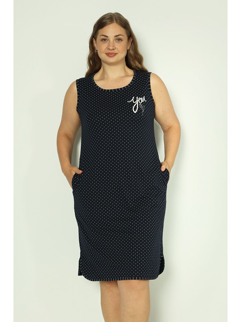 Kadın Lacivert Puantiyeli Büyük Beden Yazı Ve Taş Detaylı Askılı Pamuklu Elbise
