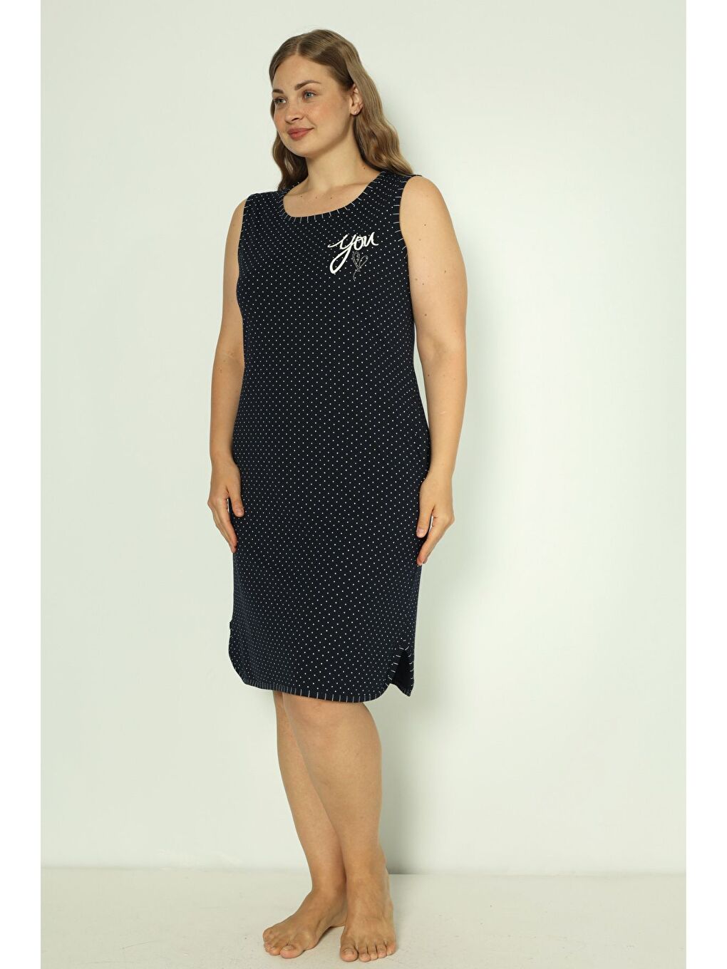 Kadın Lacivert Puantiyeli Büyük Beden Yazı Ve Taş Detaylı Askılı Pamuklu Elbise-1