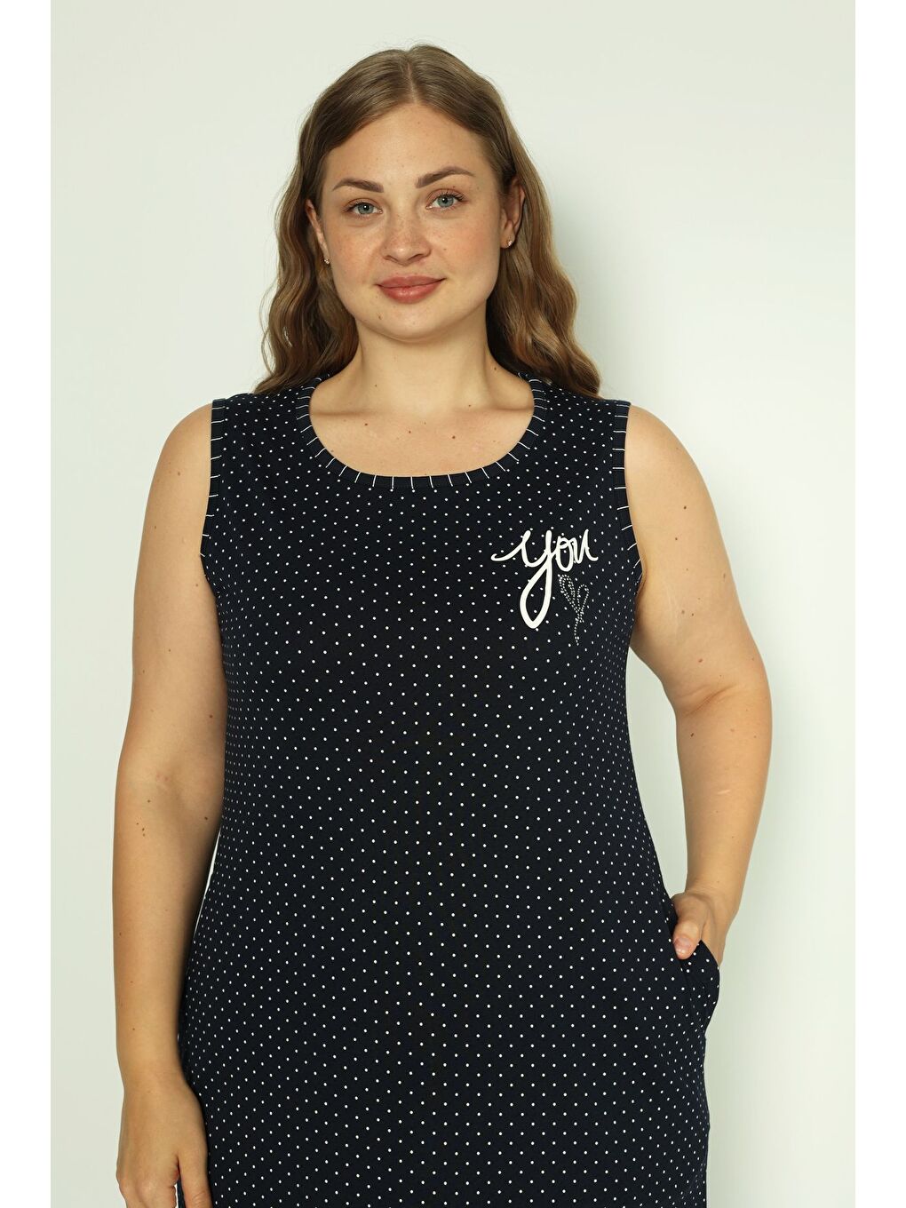 Kadın Lacivert Puantiyeli Büyük Beden Yazı Ve Taş Detaylı Askılı Pamuklu Elbise-2