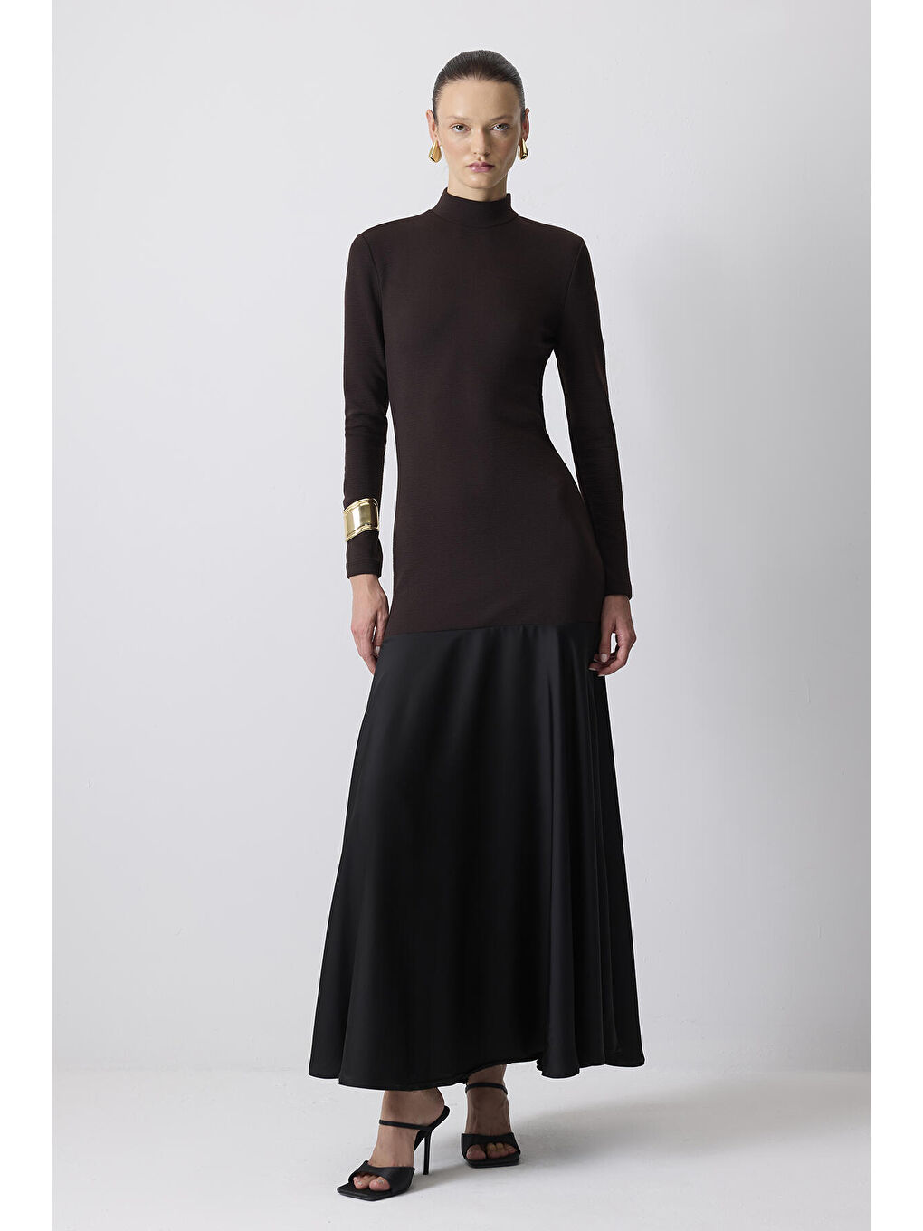 Kahverengi Saten Garnili Elbise