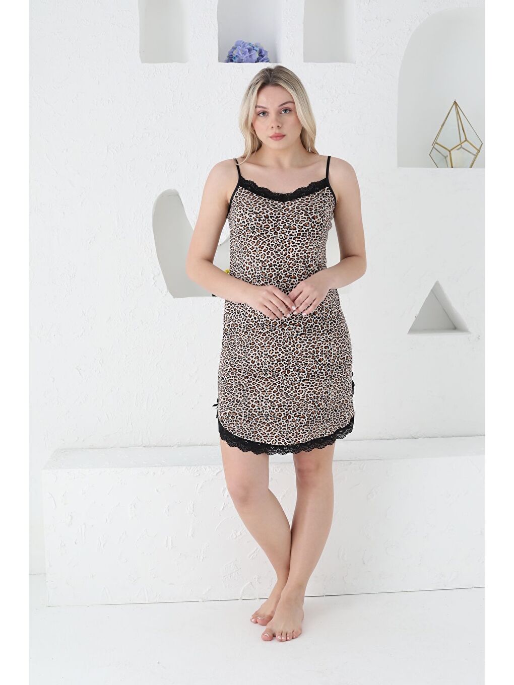 Gri Desenli Dantelli Elastanlı Viskon Askılı Gecelik