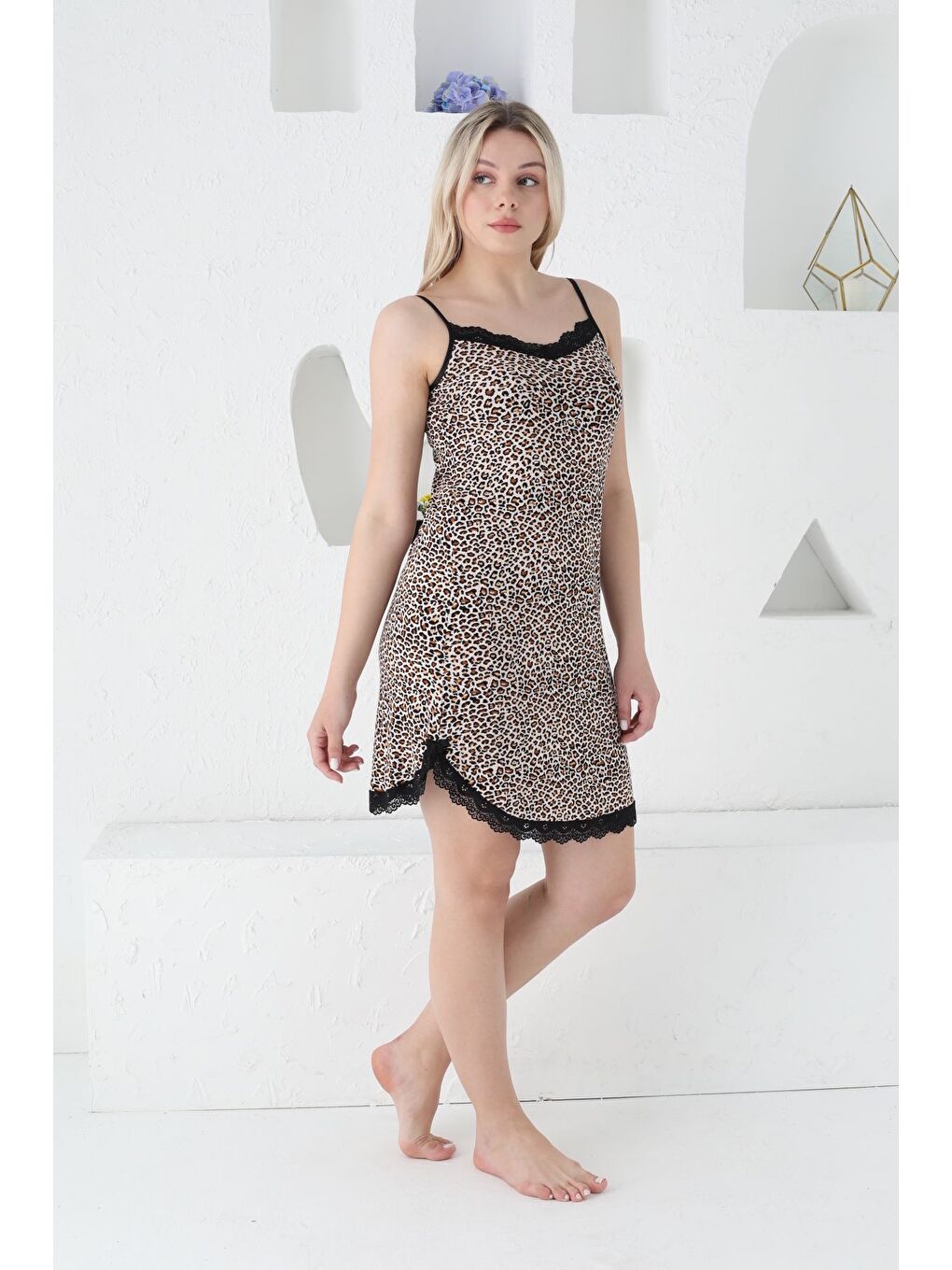 Gri Desenli Dantelli Elastanlı Viskon Askılı Gecelik-2