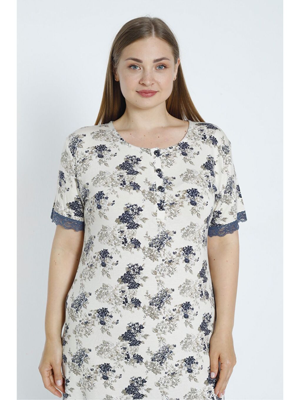 Beyaz Kadın Büyük Beden Düğmeli Dantelli Kısa Kollu Esnek Viskon Gecelik-1