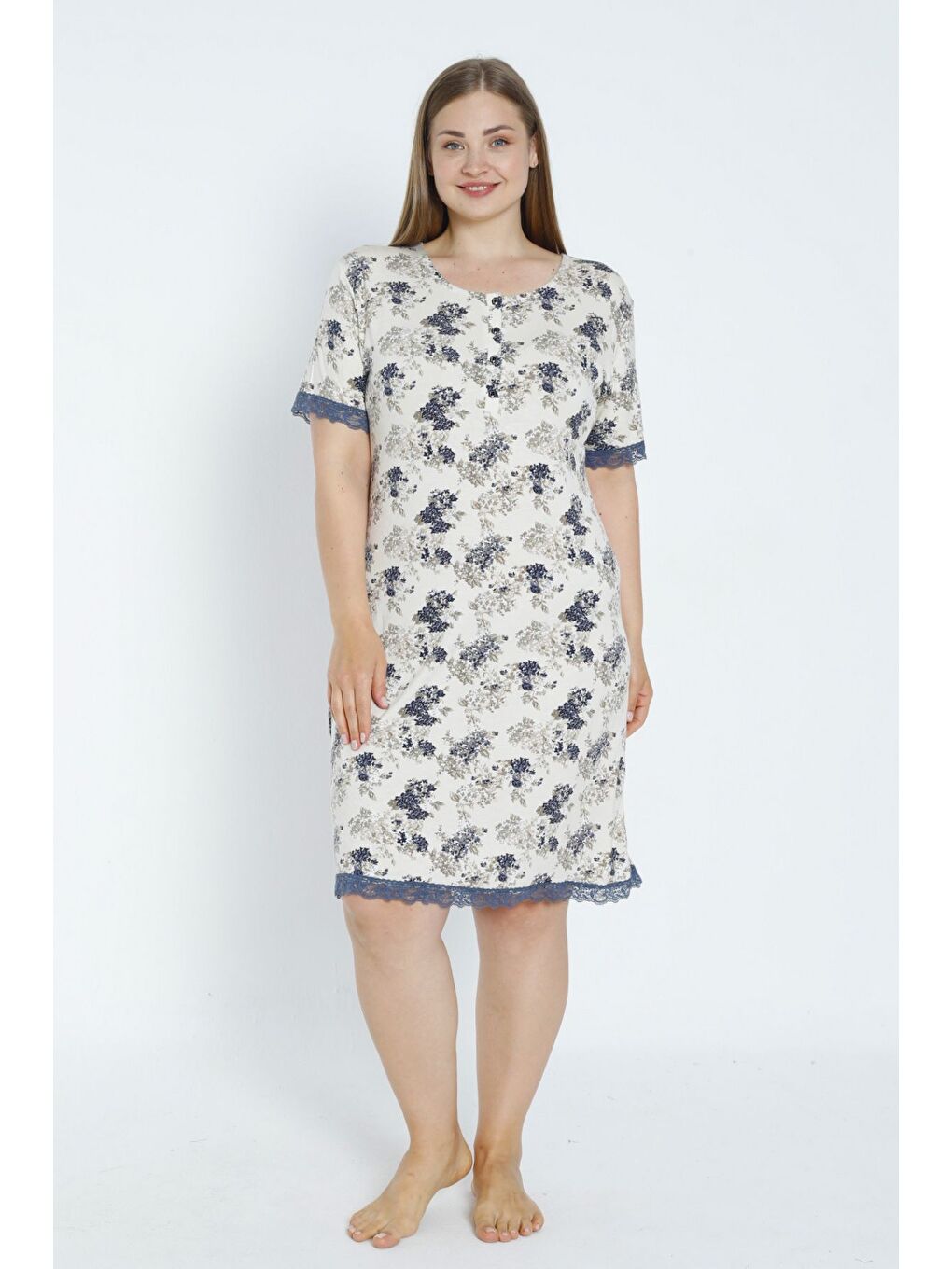 Beyaz Kadın Büyük Beden Düğmeli Dantelli Kısa Kollu Esnek Viskon Gecelik-2