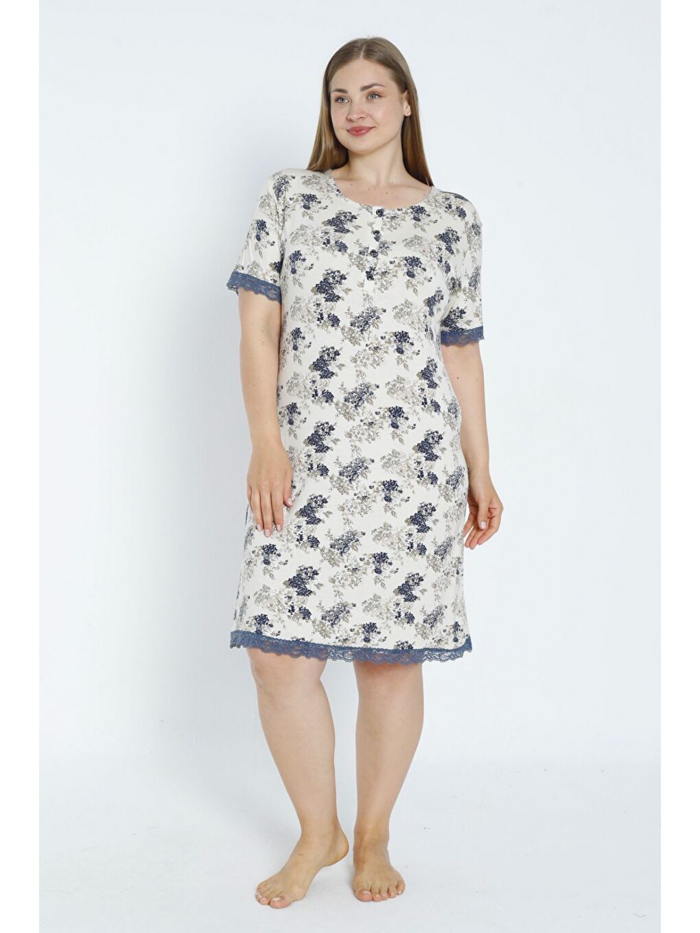 Beyaz Kadın Büyük Beden Düğmeli Dantelli Kısa Kollu Esnek Viskon Gecelik-3