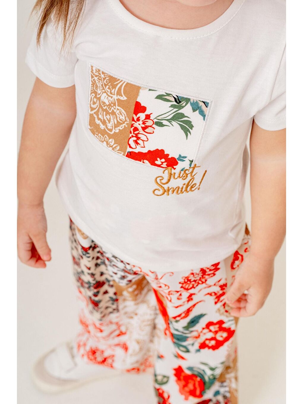 Turuncu Çiçek Desenli Pantolon ve Tişörtlü Kız Bebek Takım-3