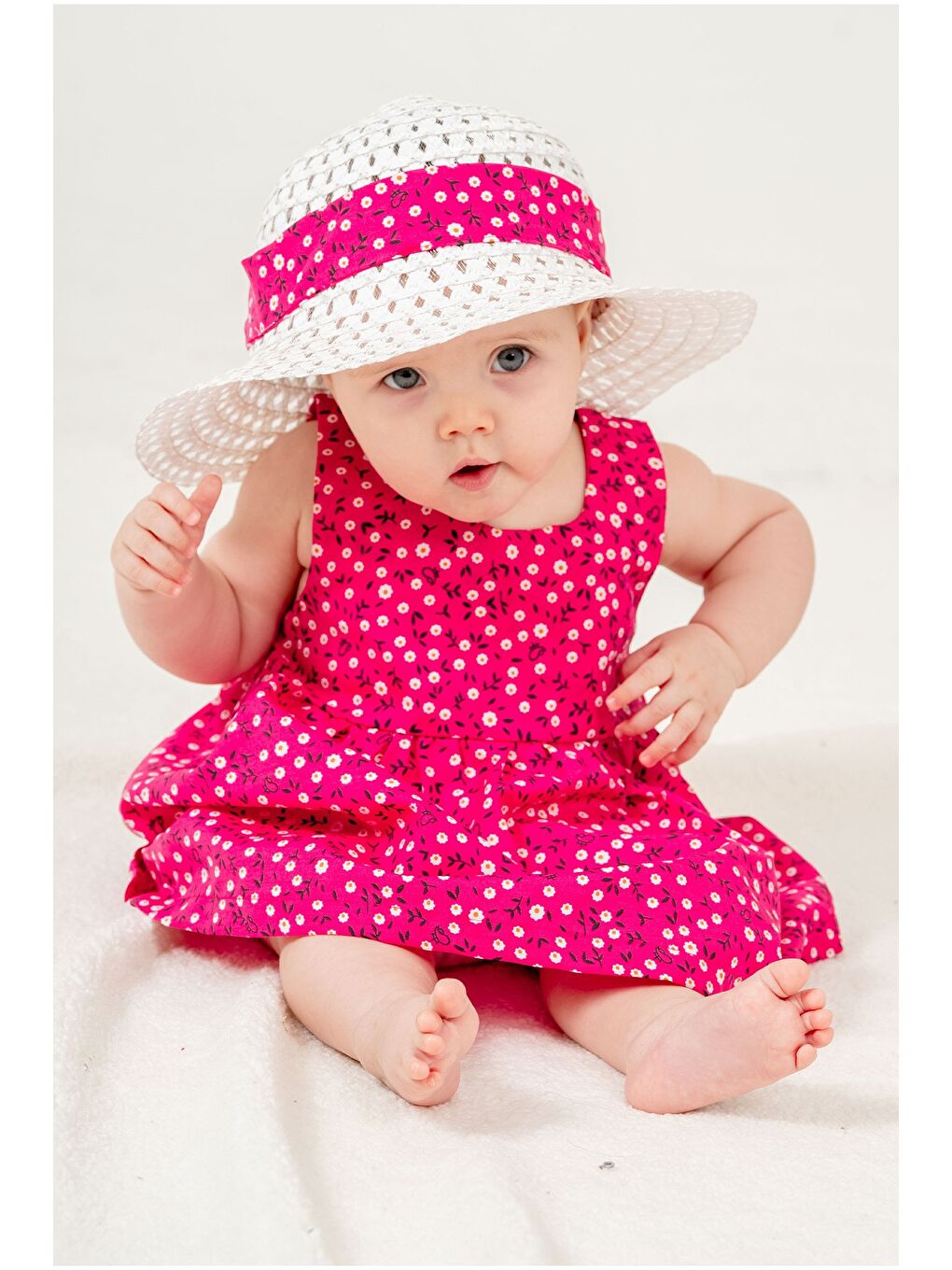 Kırmızı Çiçek Desenli Fiyonklu Kız Bebek Elbisesi-1