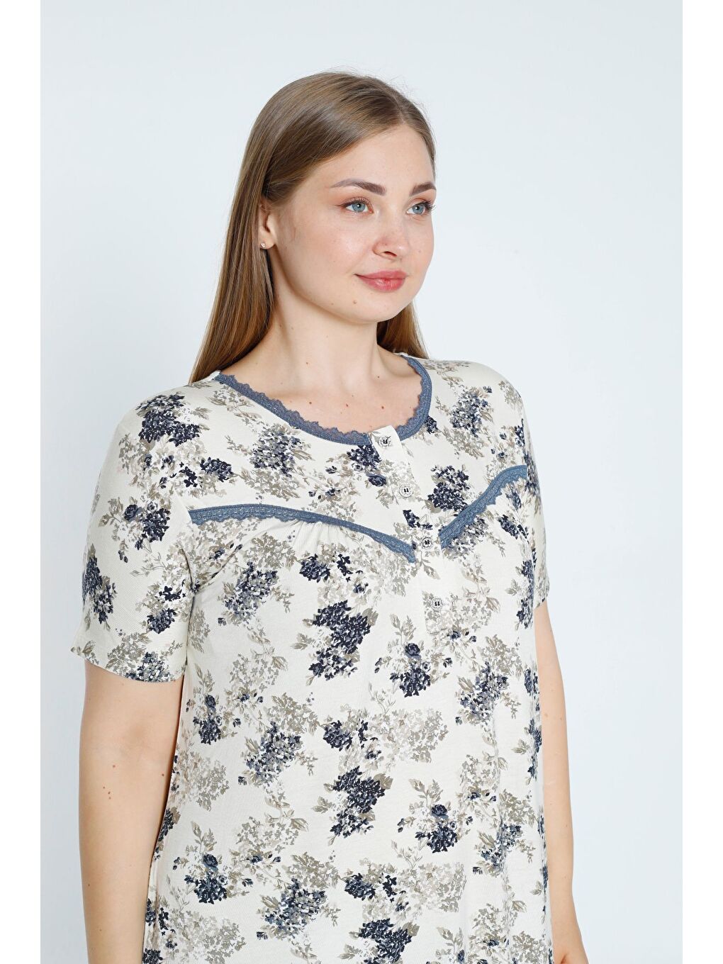 Beyaz Desenli Dantelli Düğmeli Kısa Kollu Esnek Viskon Büyük Beden Gecelik-2