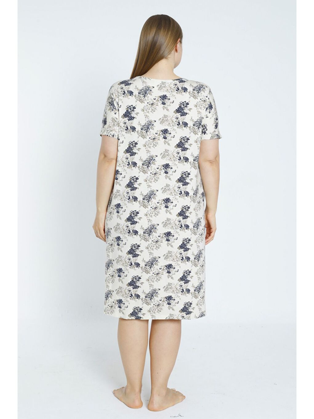 Beyaz Desenli Dantelli Düğmeli Kısa Kollu Esnek Viskon Büyük Beden Gecelik-3