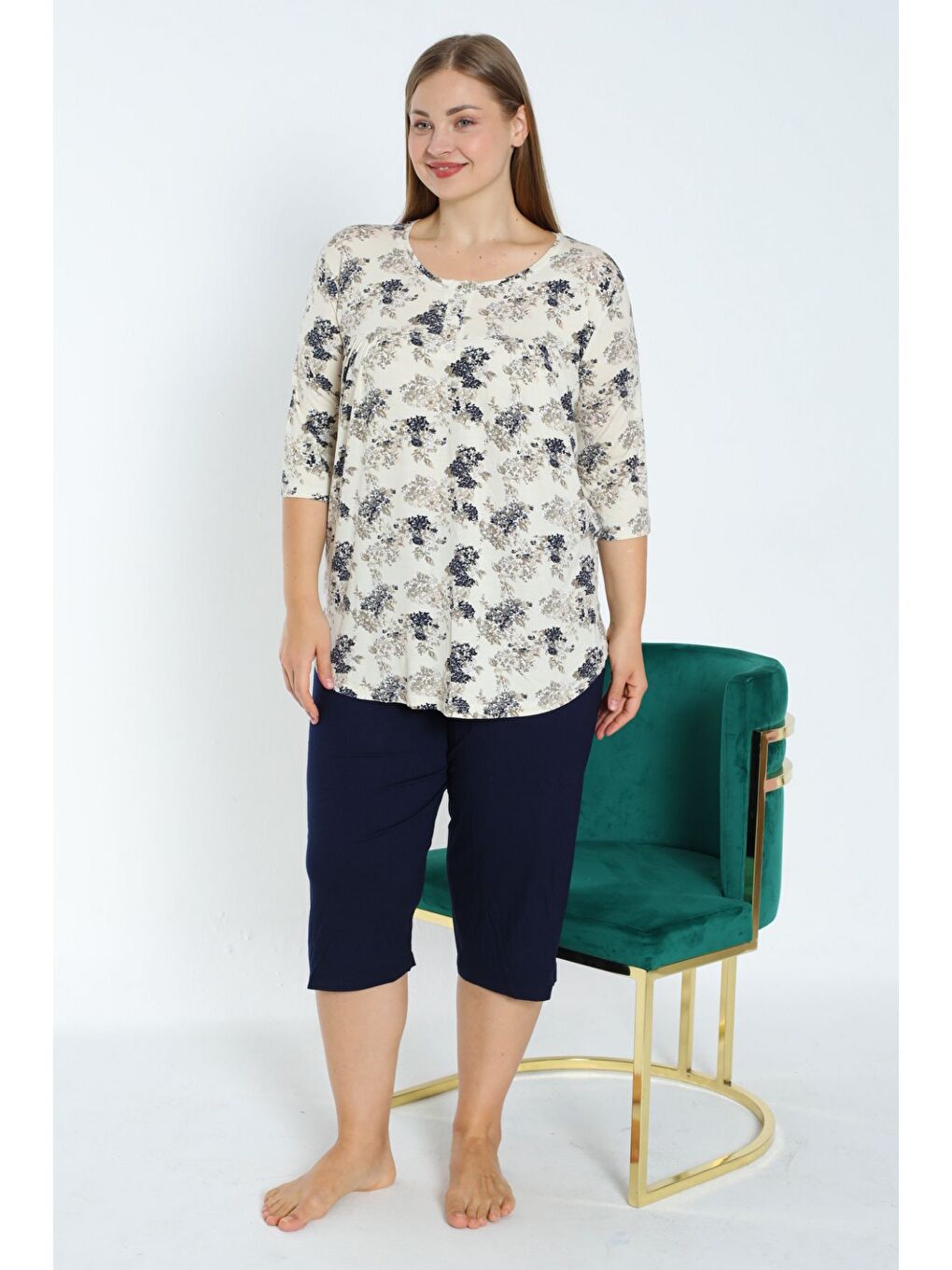 Beyaz Kadın Büyük Beden Truvakar Kollu Düğmeli Esnek Viskon Şortlu Alt Üst Gecelik Takımı-1