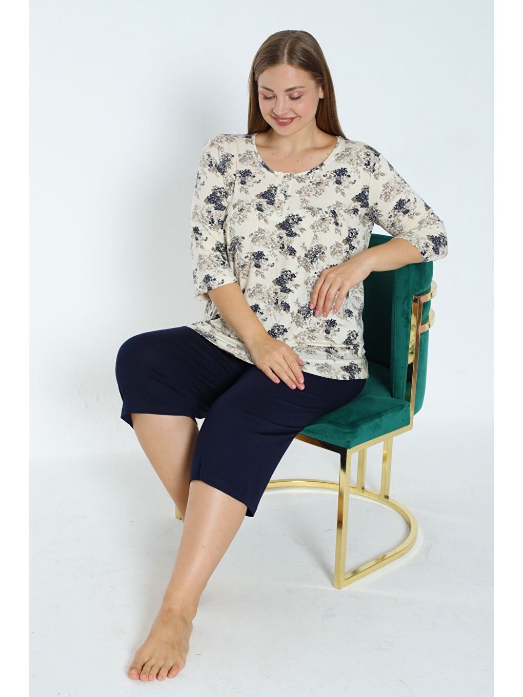 Beyaz Kadın Büyük Beden Truvakar Kollu Düğmeli Esnek Viskon Şortlu Alt Üst Gecelik Takımı-2