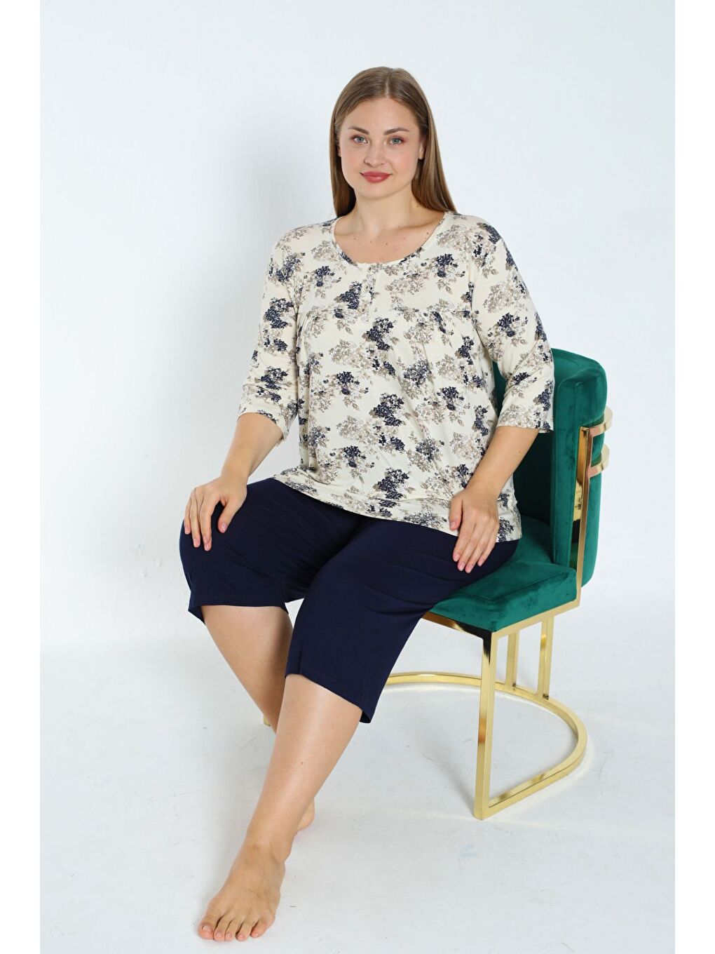 Beyaz Kadın Büyük Beden Truvakar Kollu Düğmeli Esnek Viskon Şortlu Alt Üst Gecelik Takımı-3